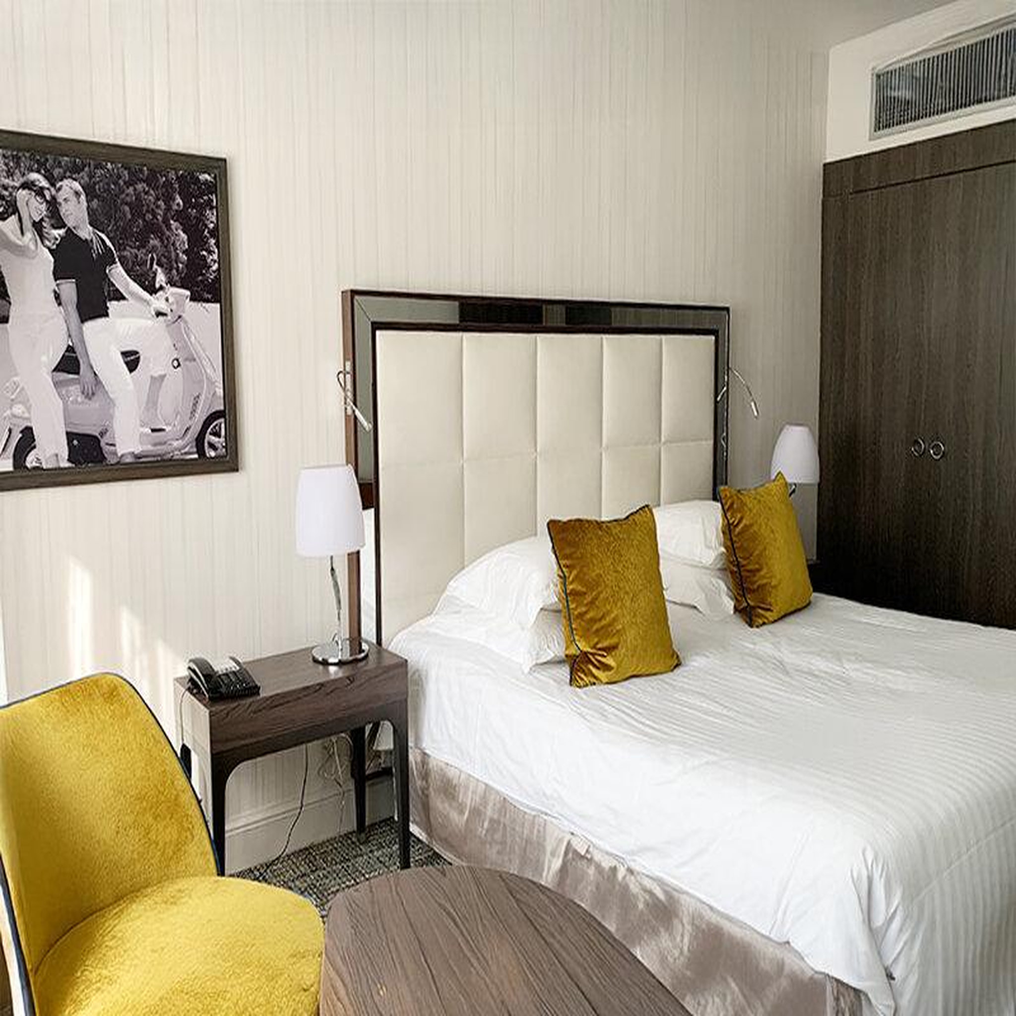 Voir la diapositive 2 : Smartbox Séjour de 2 jours en hôtel 4* au centre de cannes avec champagne - coffret cadeau séjour