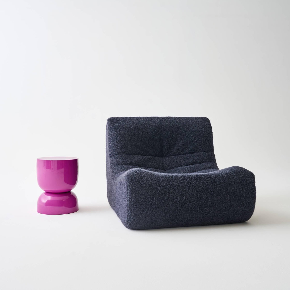 SWEEEK Table d'appoint. bout de canapé. table de chevet en métal effet glossy rose Madi Ø32 x H 42cm