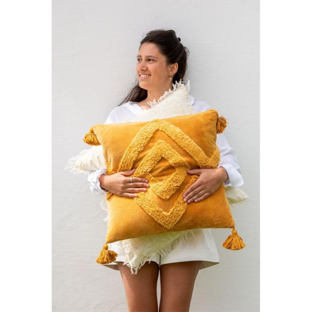 Paris Prix Coussin Déco Pompons  Happyful  63x63cm Ocre
