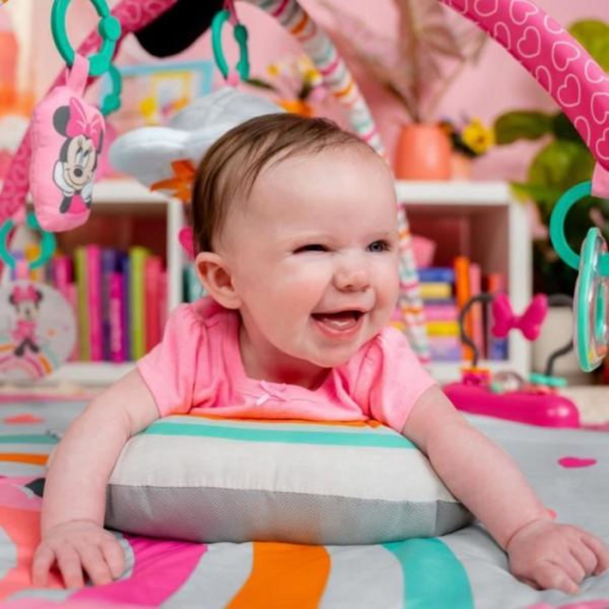 Bright Starts DISNEY BABY -MINNIE- Tapis de sol éveil bébé évolutif arche avec jouets sensoriels et musicaux, guirlande lumineuse, miroir