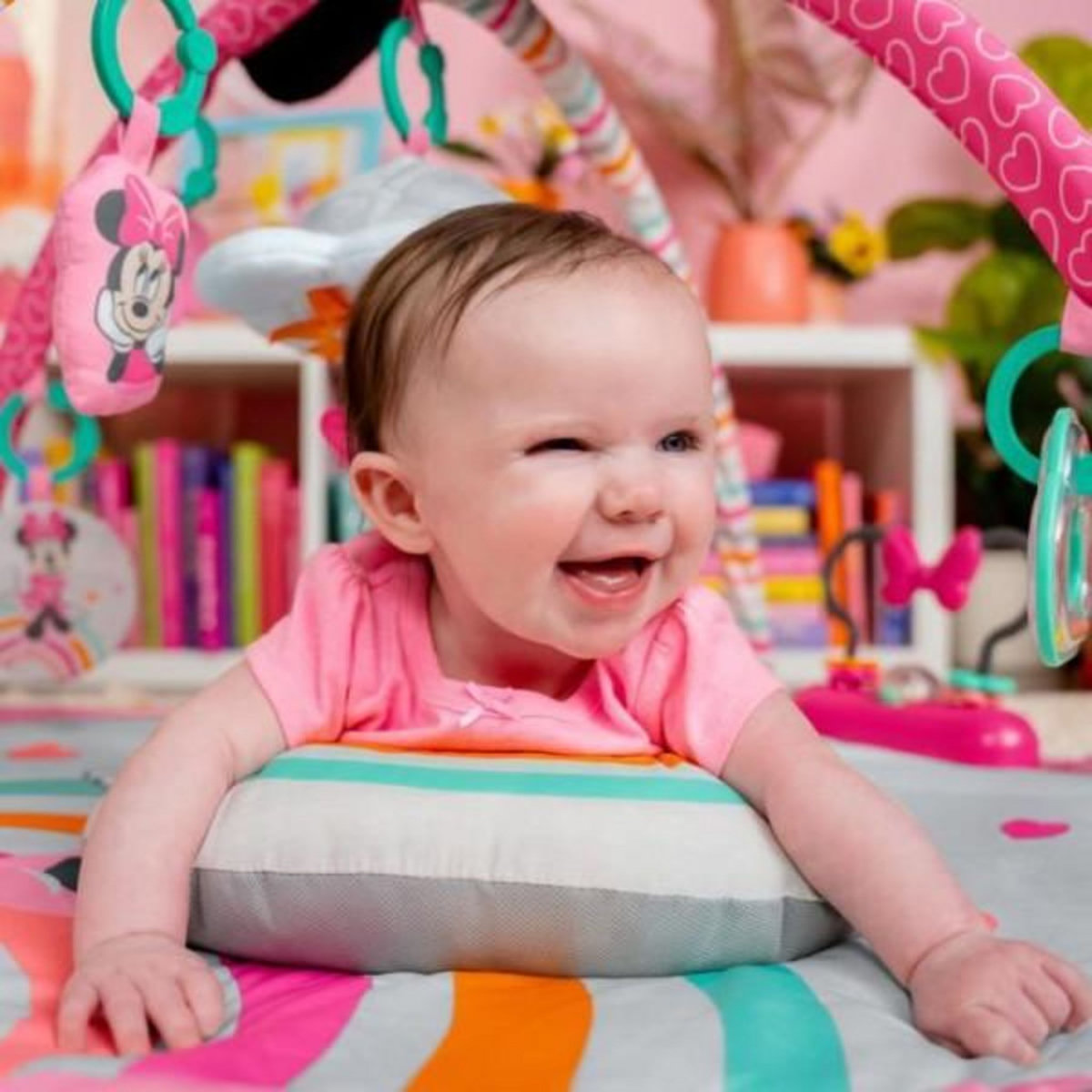 Bright Starts DISNEY BABY -MINNIE- Tapis de sol éveil bébé évolutif arche avec jouets sensoriels et musicaux, guirlande lumineuse, miroir