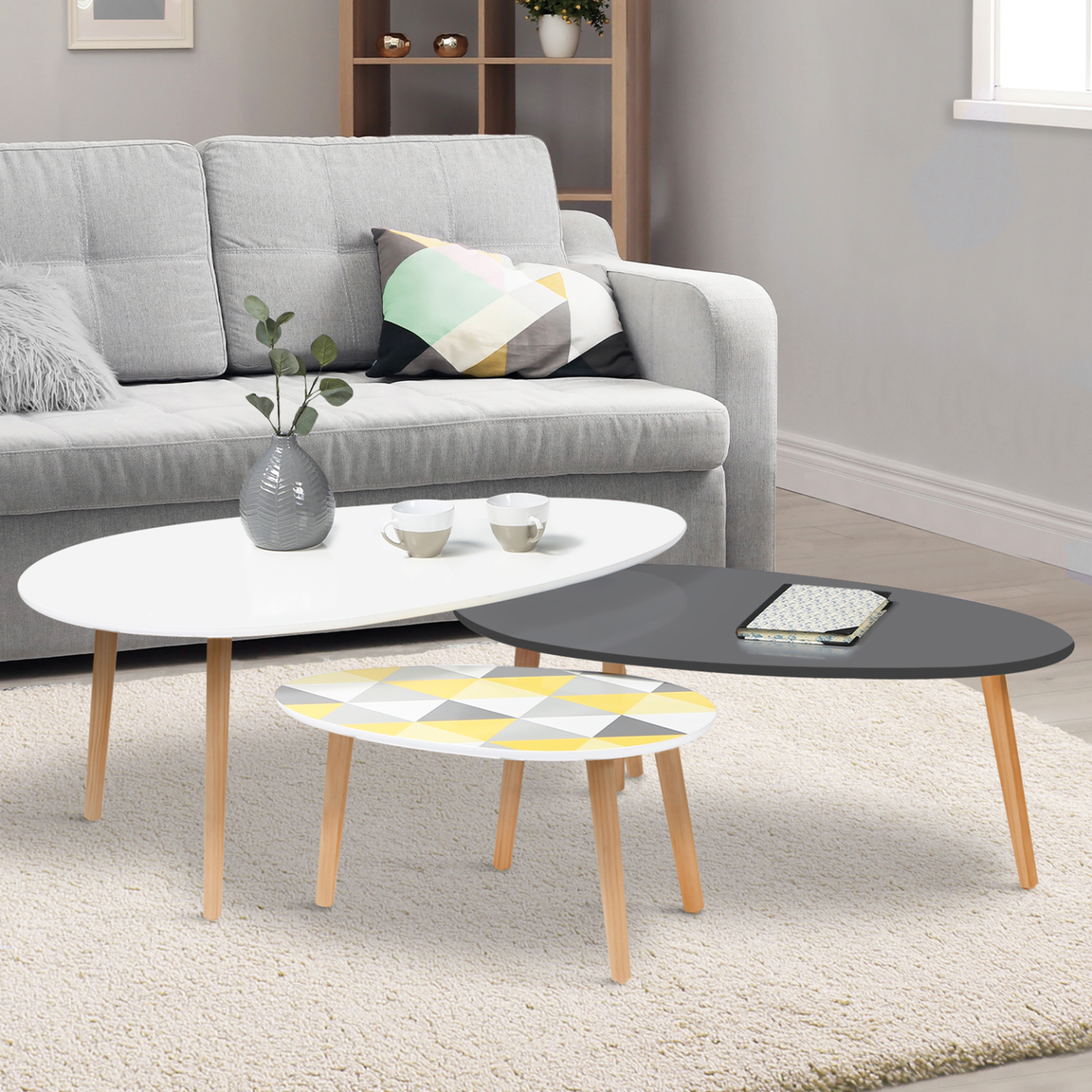Voir la diapositive 2 : ID MARKET Lot de 3 tables basses gigognes gigi laquées blanc / gris / motifs graphiques