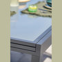 Voir la diapositive 4 : Table de jardin rectangulaire - 8/10 places - Aluminium et plateau en verre - Anthracite - TOLEDE