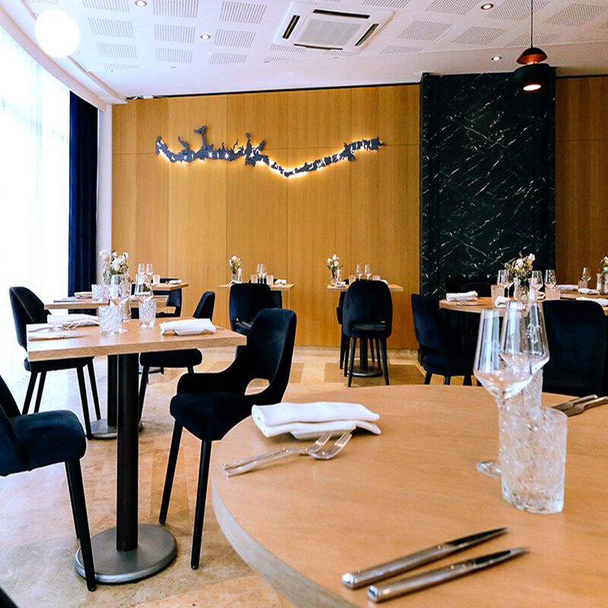 Voir la diapositive 3 : Smartbox Escapade de 2 jours en hôtel 4* avec dîner, champagne et spa près de Dijon - Coffret Cadeau Séjour