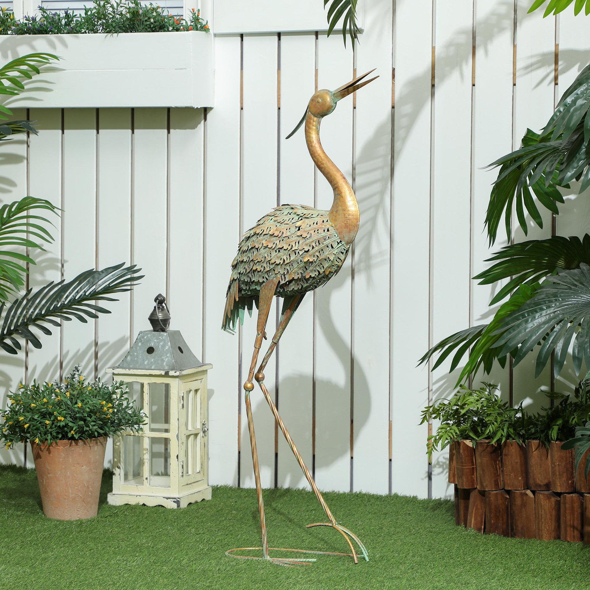Voir la diapositive 2 : OUTSUNNY Statue de jardin héron H. 90 cm - décoration de jardin - métal doré effet vieilli