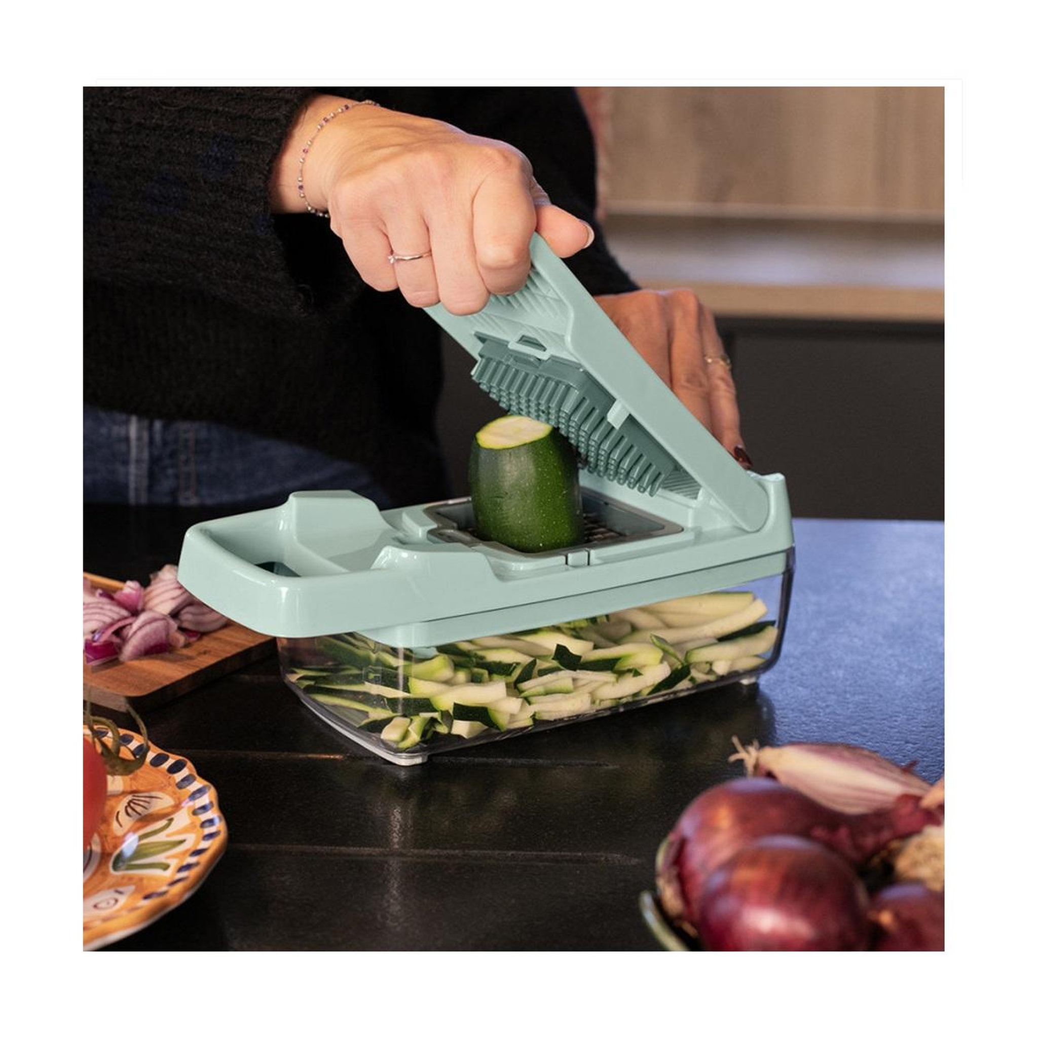 Voir la diapositive 5 : LIVOO Mandoline multifonction vert - men435