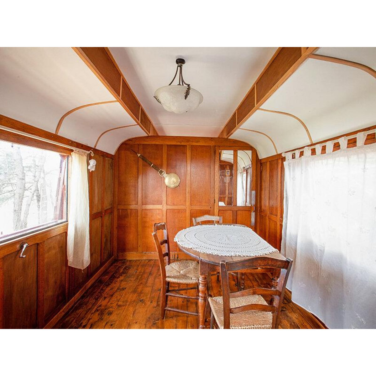 Smartbox 3 jours insolites en famille dans une roulotte Luxe avec accès au parc animalier près de Lyon - Coffret Cadeau Séjour