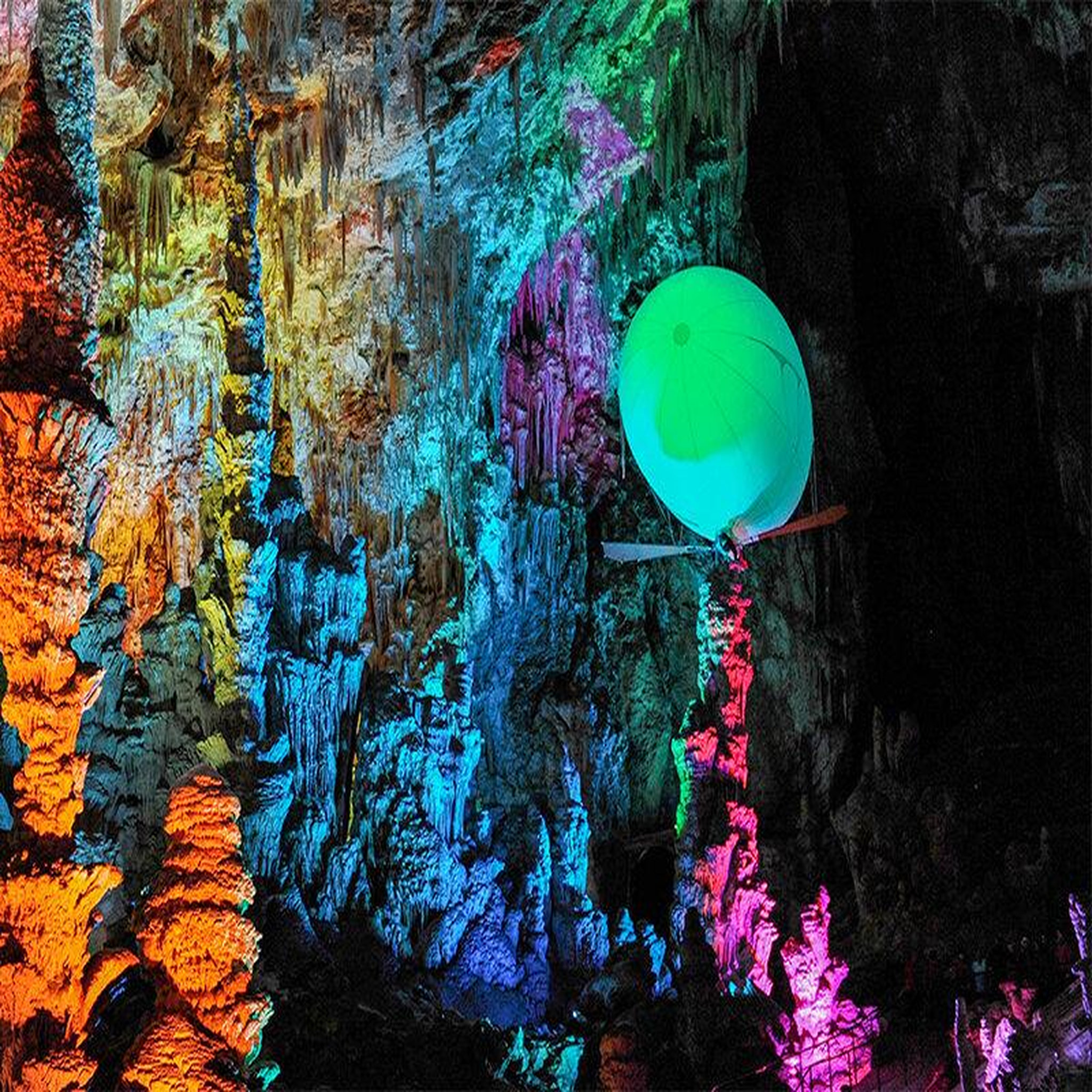 Voir la diapositive 2 : Smartbox Vol en aéroplume de 20 min avec 1 accompagnant au sol dans une grotte près d'alès - coffret cadeau sport & aventure