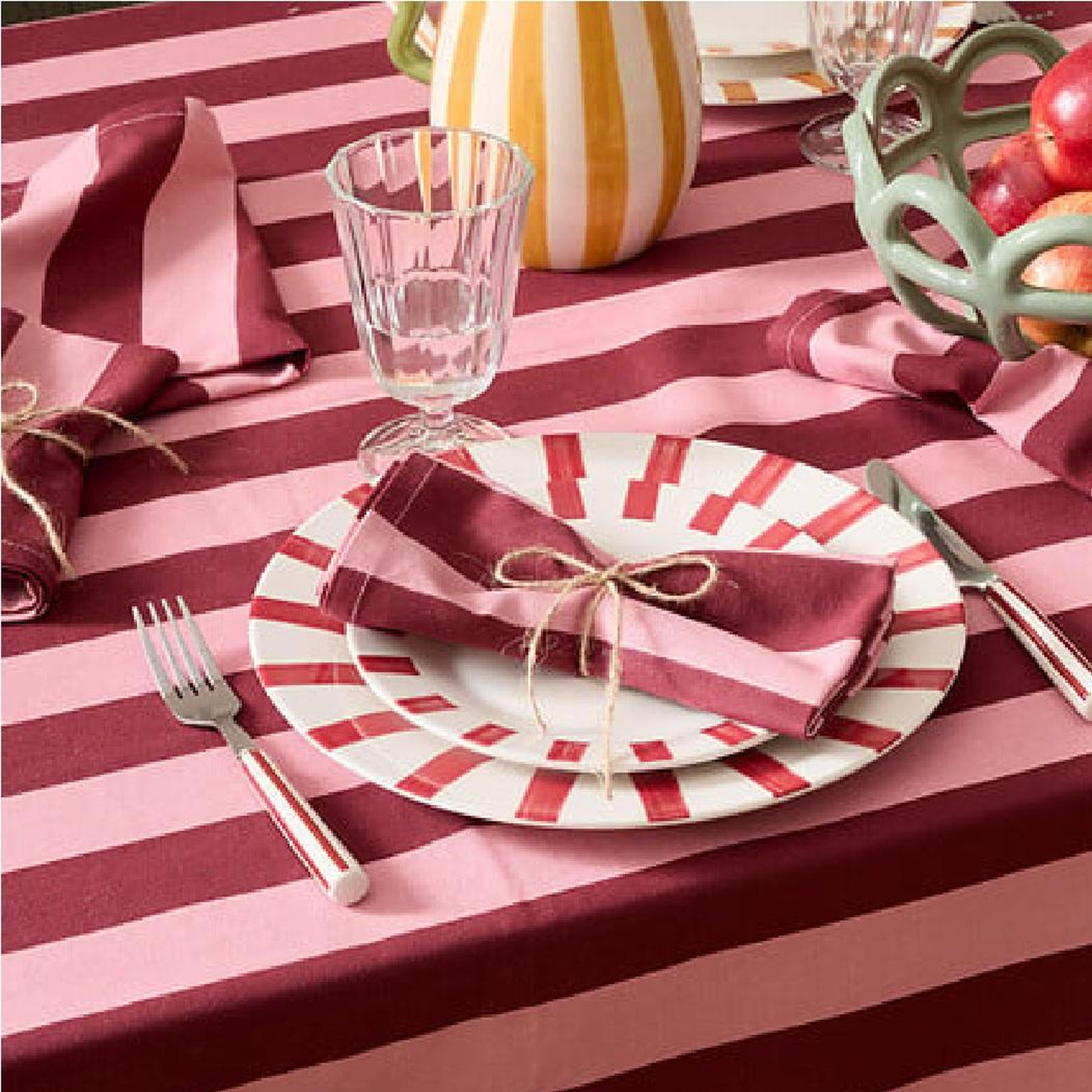 Voir la diapositive 2 : Eden 4 serviettes de table cherry design et moderne