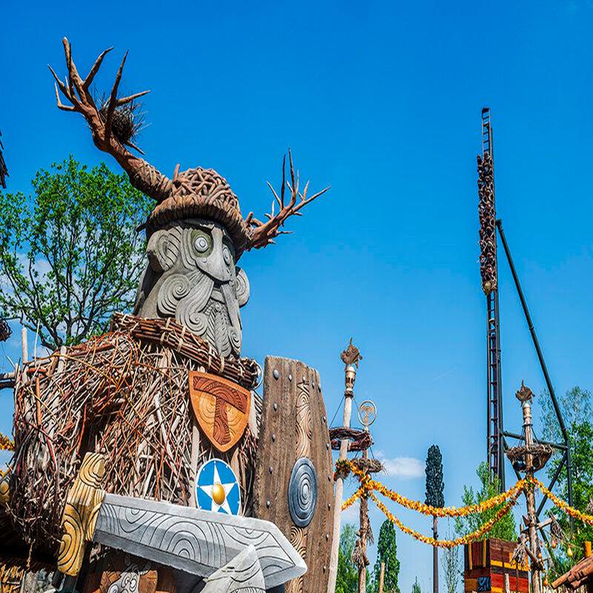 Voir la diapositive 6 : Smartbox Parc Astérix 2025 - Séjour 2 jours / 1 nuit - Hôtel La Cité Suspendue en haute saison - Coffret Cadeau Séjour