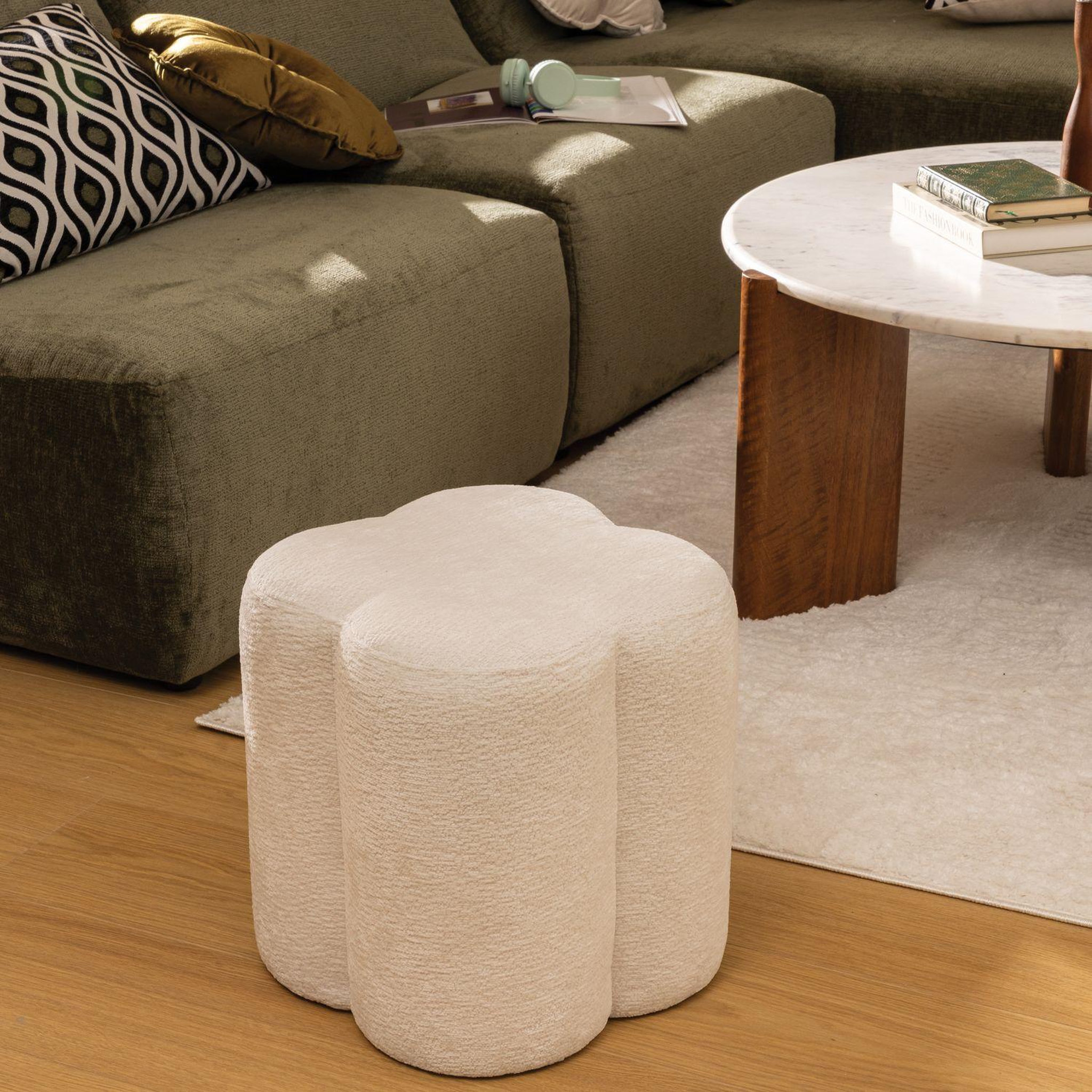 Voir la diapositive 2 : ATMOSPHERA Pouf fleur en tissu chenille lavon - blanc
