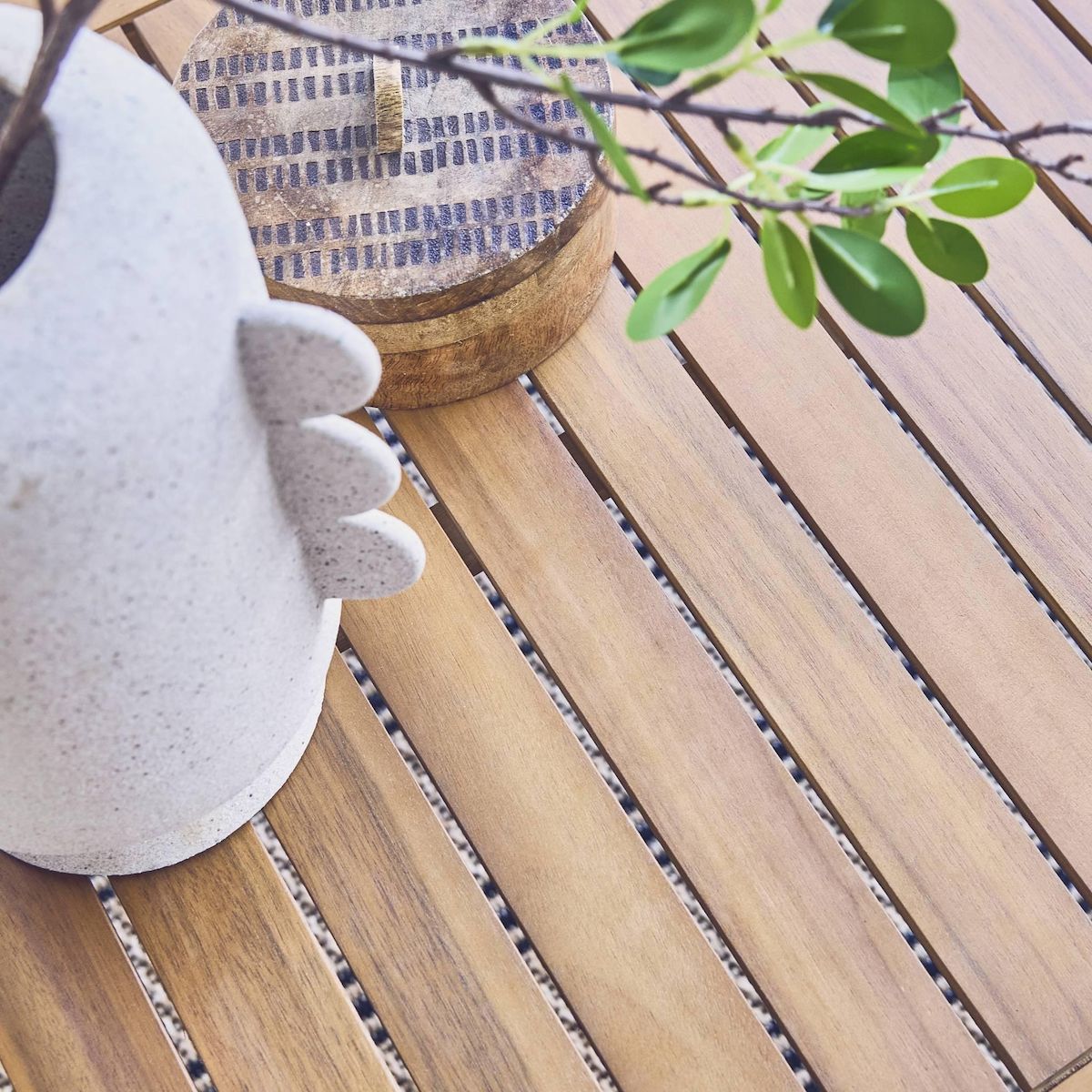 SWEEEK Salon de jardin USHUAIA 5 places en bois d'acacia, un canapé, une table, deux fauteuils