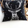 Voir la diapositive 3 : TOILINUX Coussin imprimé cerf Epicéa - 40 x 40 cm - Noir