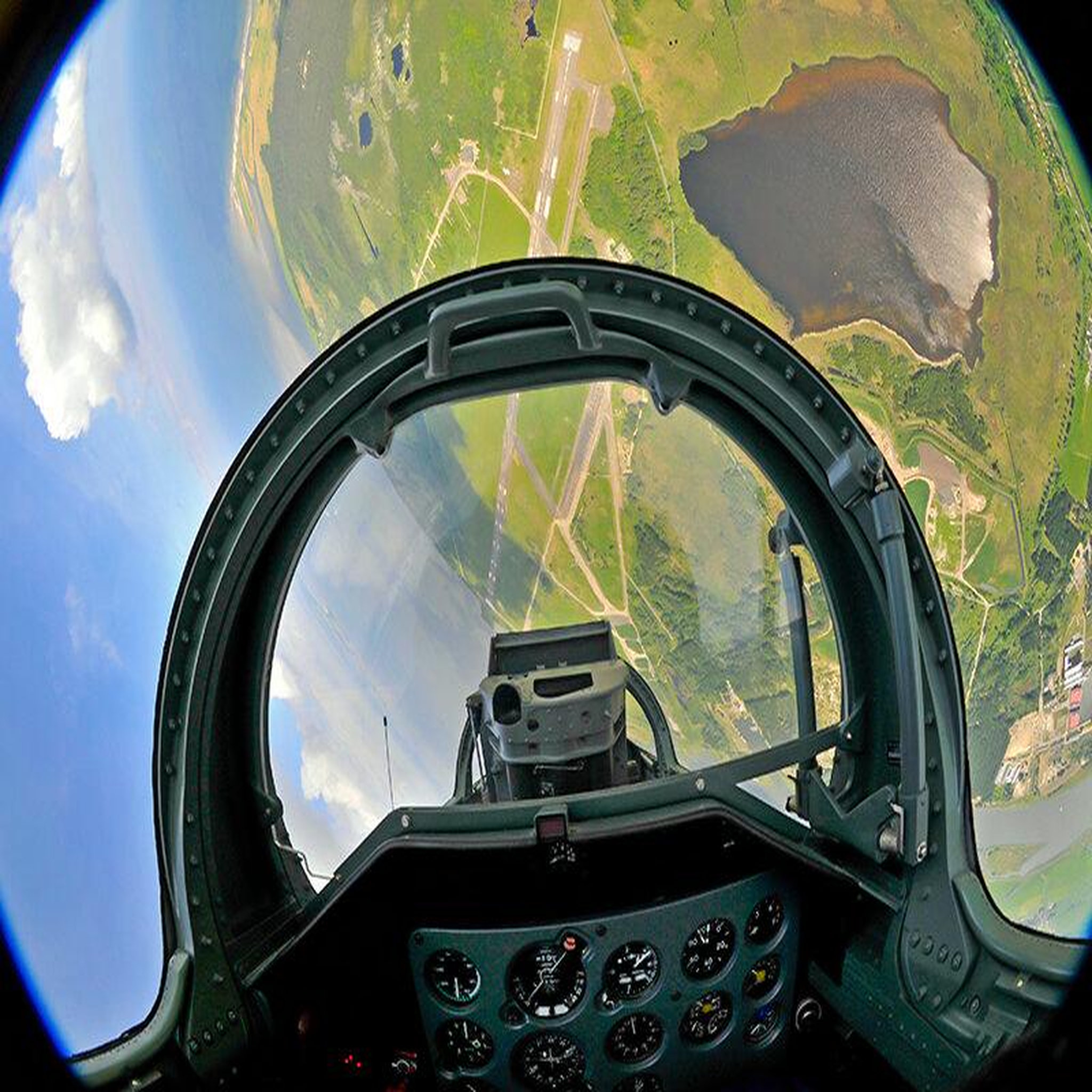 Voir la diapositive 4 : Smartbox Pilote d'un jour en Floride : 1h de sensations fortes en avion de chasse L-39 Albatros - Coffret Cadeau Sport & Aventure