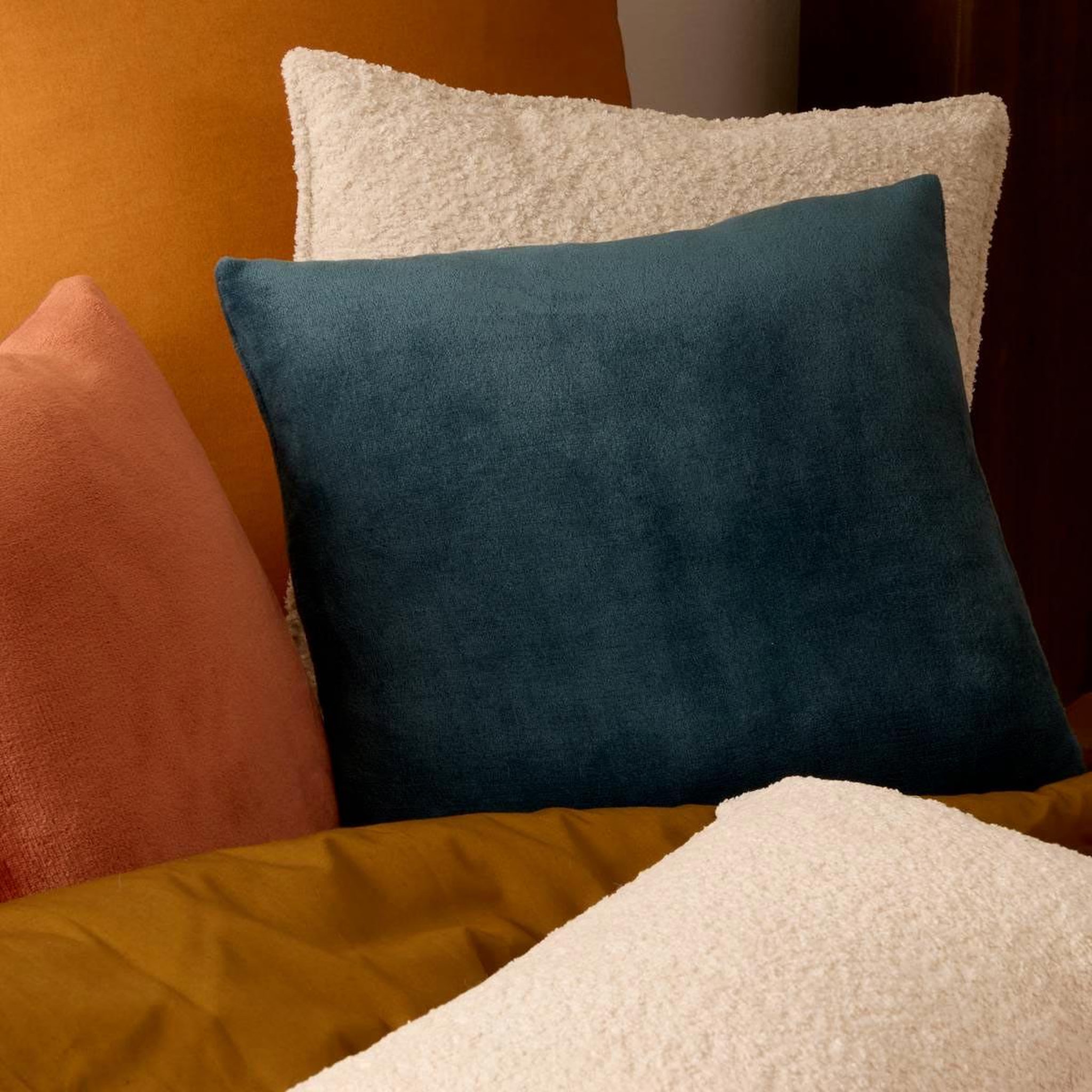 Voir la diapositive 5 : ATMOSPHERA Coussin en flanelle uni  ollis  38x38cm bleu égéen