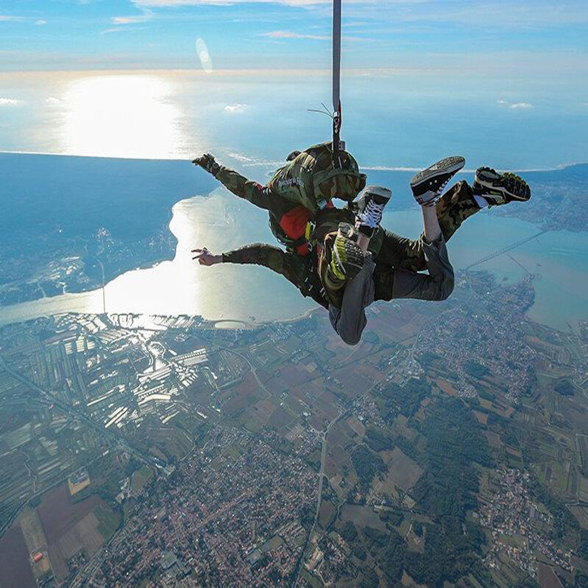 Smartbox Saut en parachute avec vidéo ou photos sur le littoral Atlantique - Coffret Cadeau Sport & Aventure