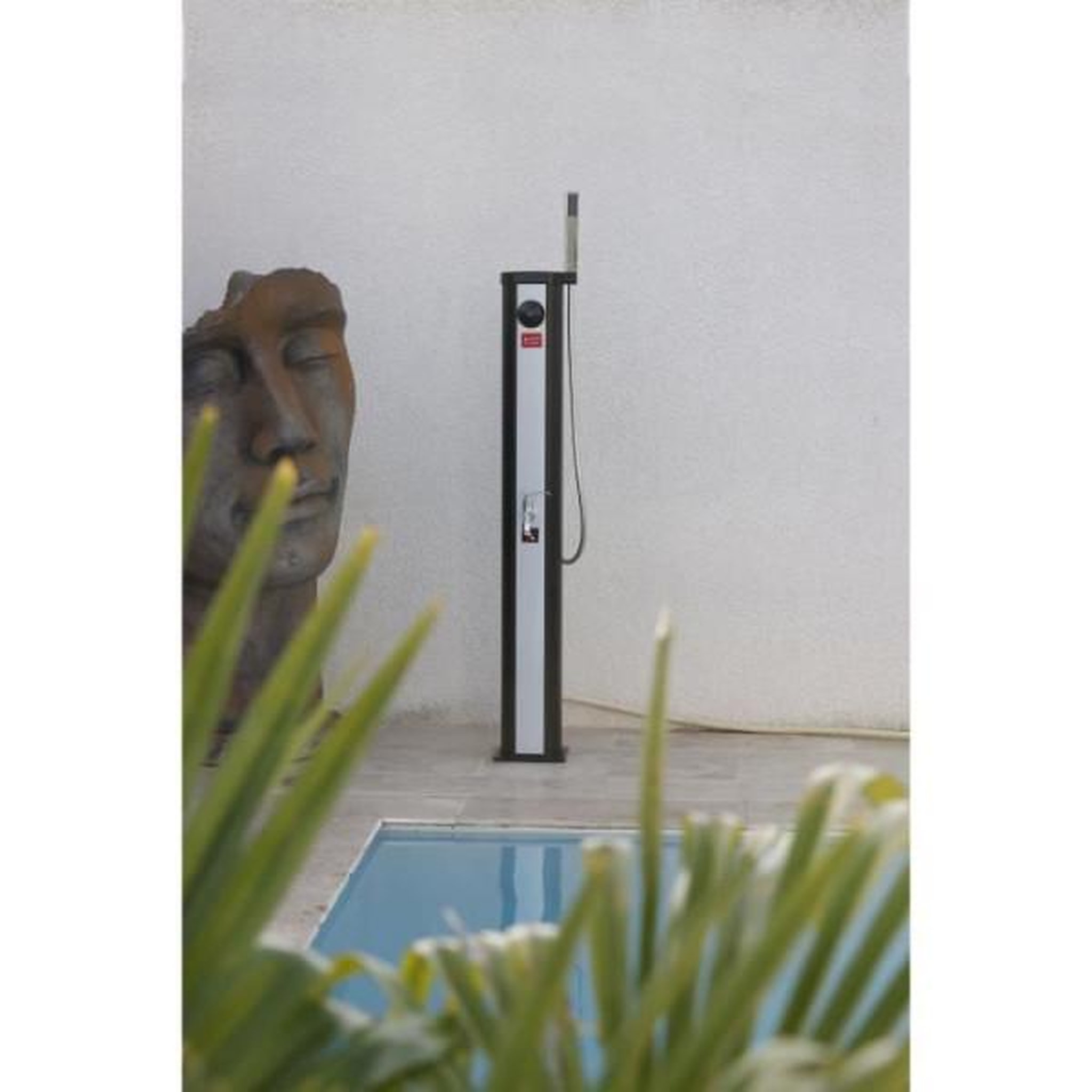 Voir la diapositive 4 : Ubbink Douche solaire d'extérieur Ubbink Solaris ELITE - Réservoir 18L - Mitigeur et douchette - Ø15 x H118 cm
