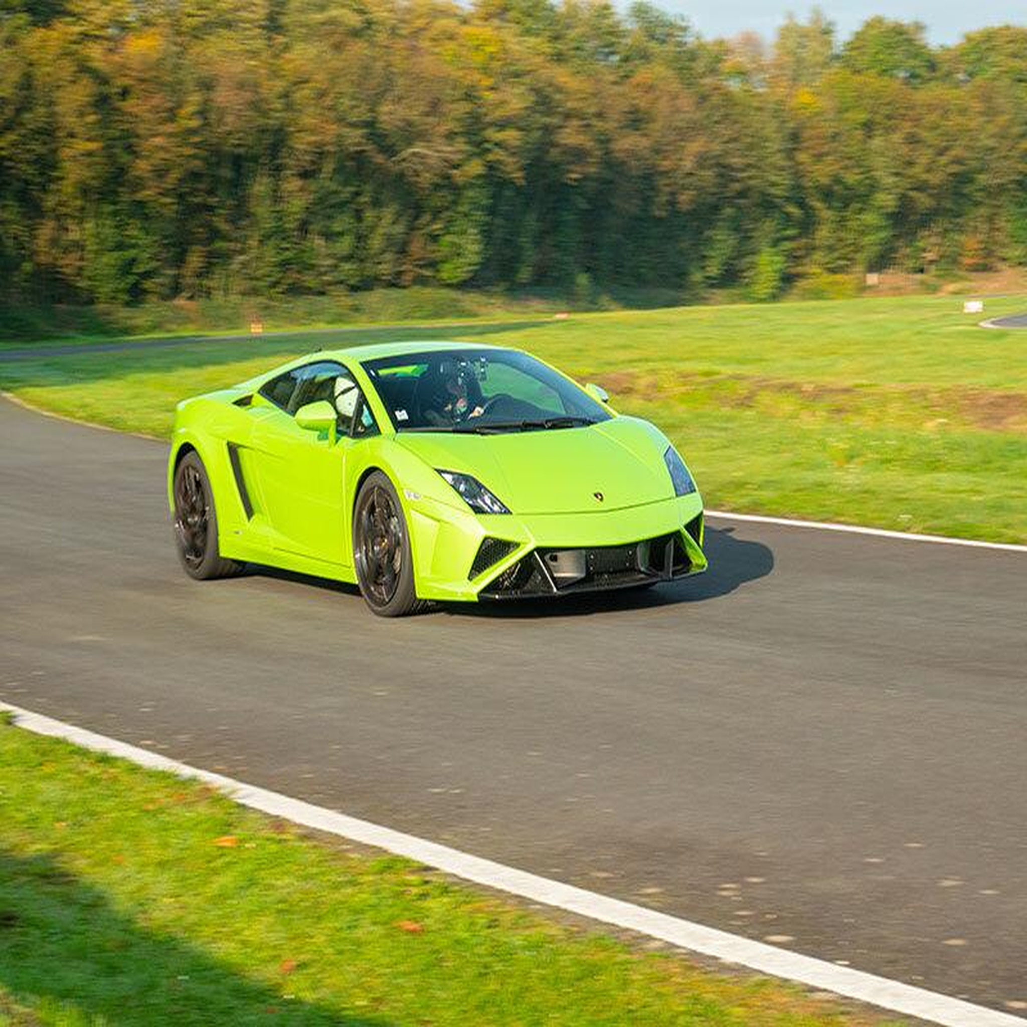 Voir la diapositive 4 : Smartbox Stage de pilotage : 3 tours sur le circuit de montlhéry en lamborghini gallardo lp 560 - coffret cadeau sport & aventure