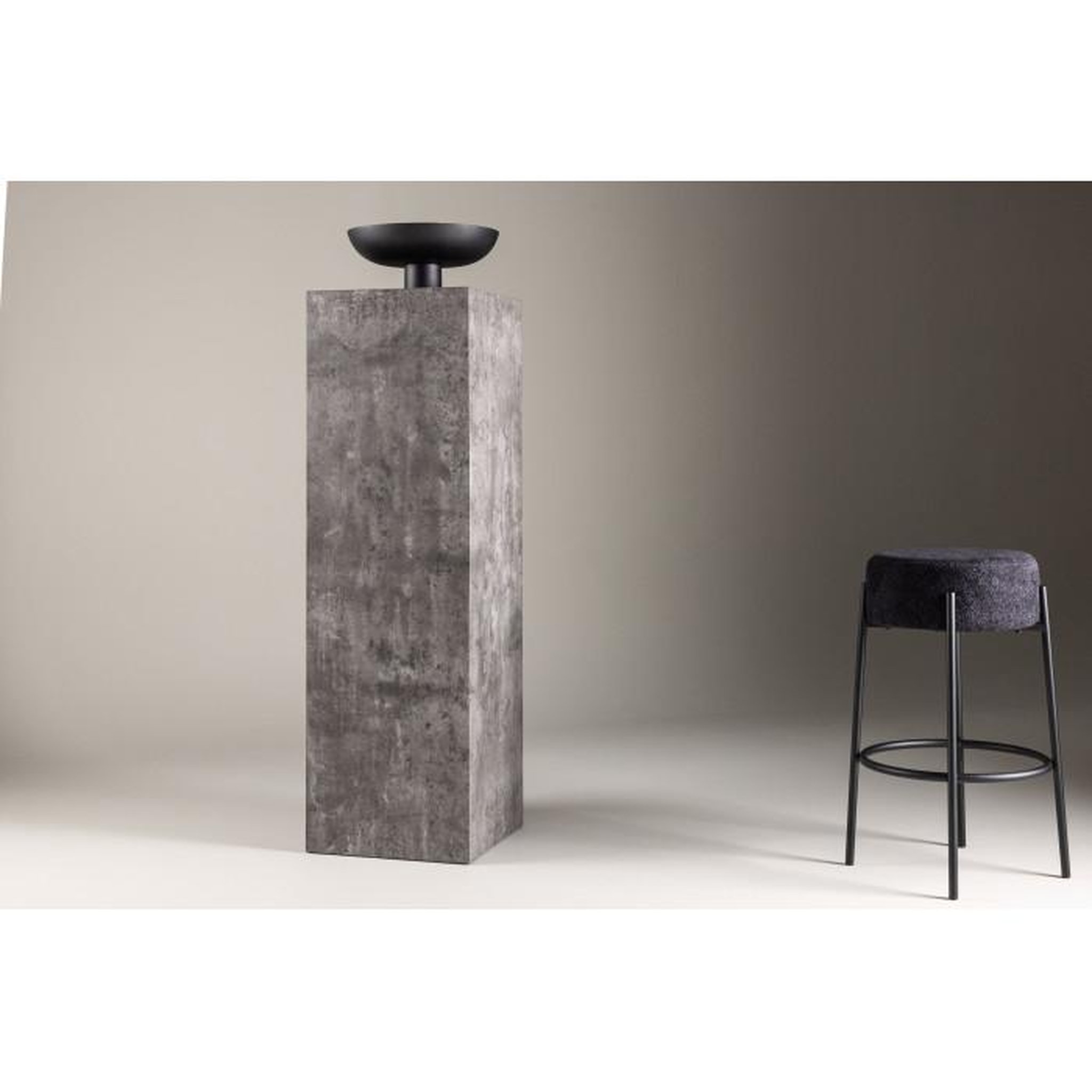 Voir la diapositive 6 : Paris Prix Sellette Décorative  Ramsvik  130cm Gris