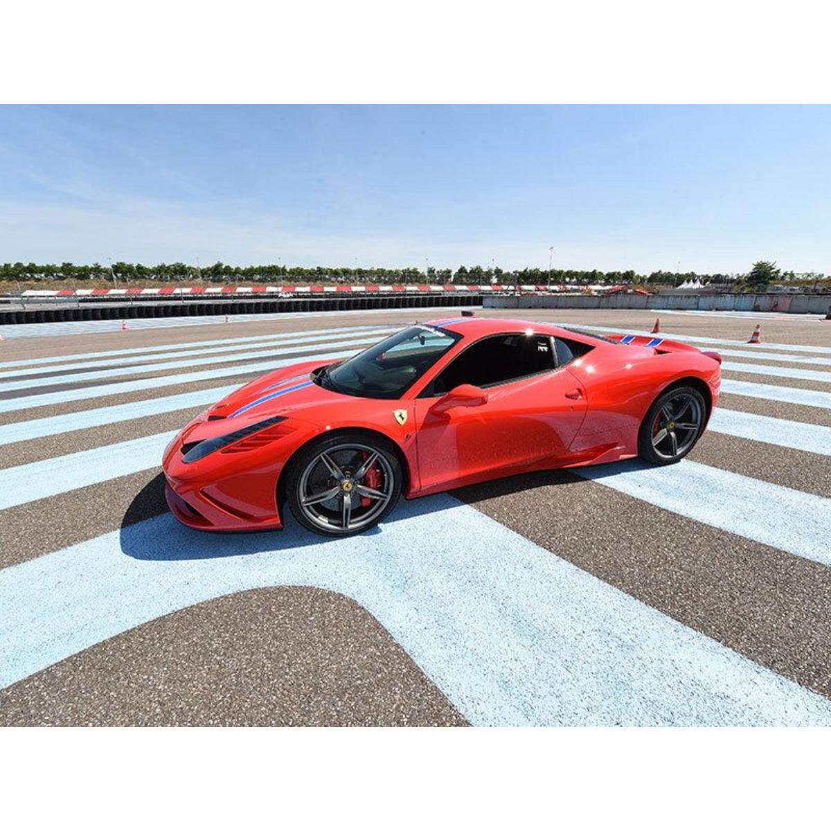 Smartbox Stage de pilotage : 4 tours sur le circuit de l'Anneau du Rhin en Ferrari et Lamborghini ou Porsche - Coffret Cadeau Sport & Aventure