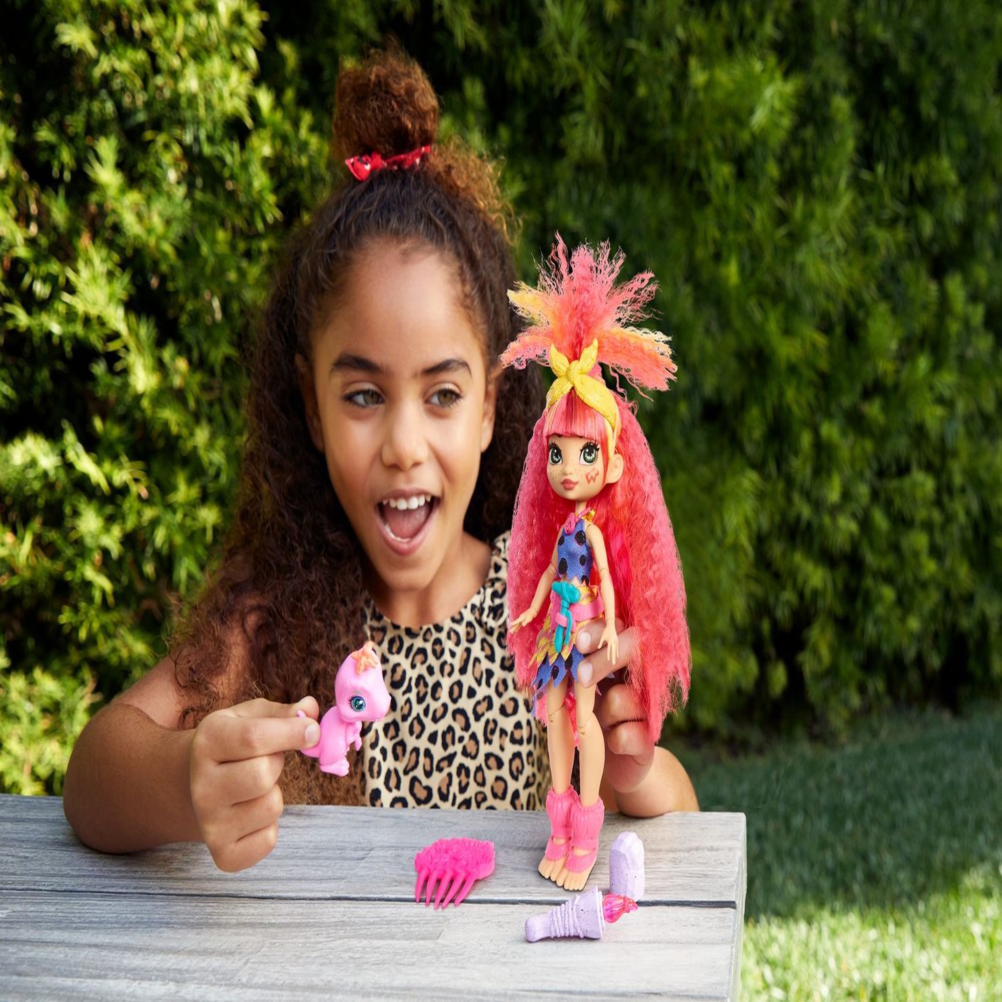Voir la diapositive 7 : MATTEL Cave Club - Poupée Emberly et accessoires