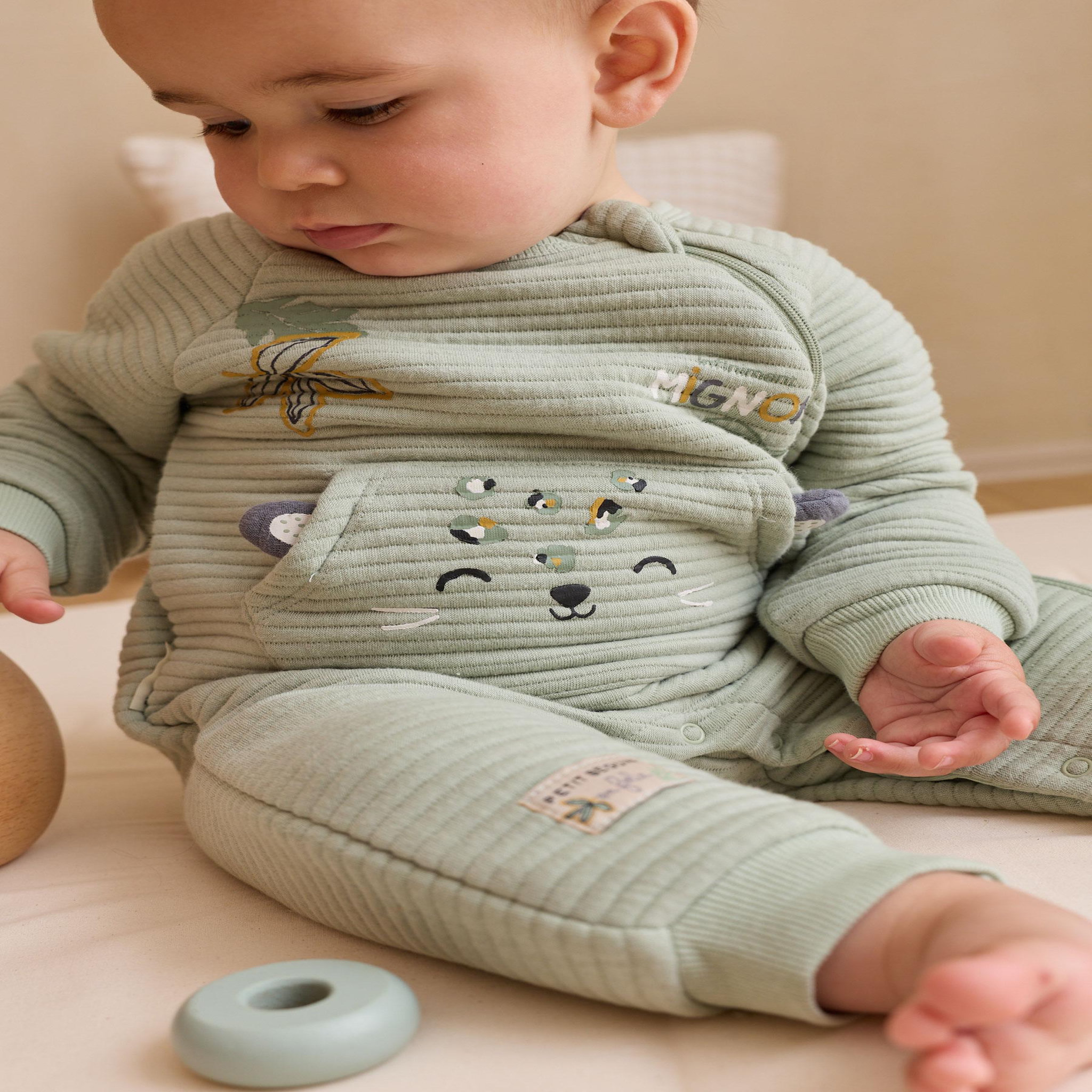 Voir la diapositive 5 : Petit Béguin Surpyjama bébé en coton matelassé Boavista