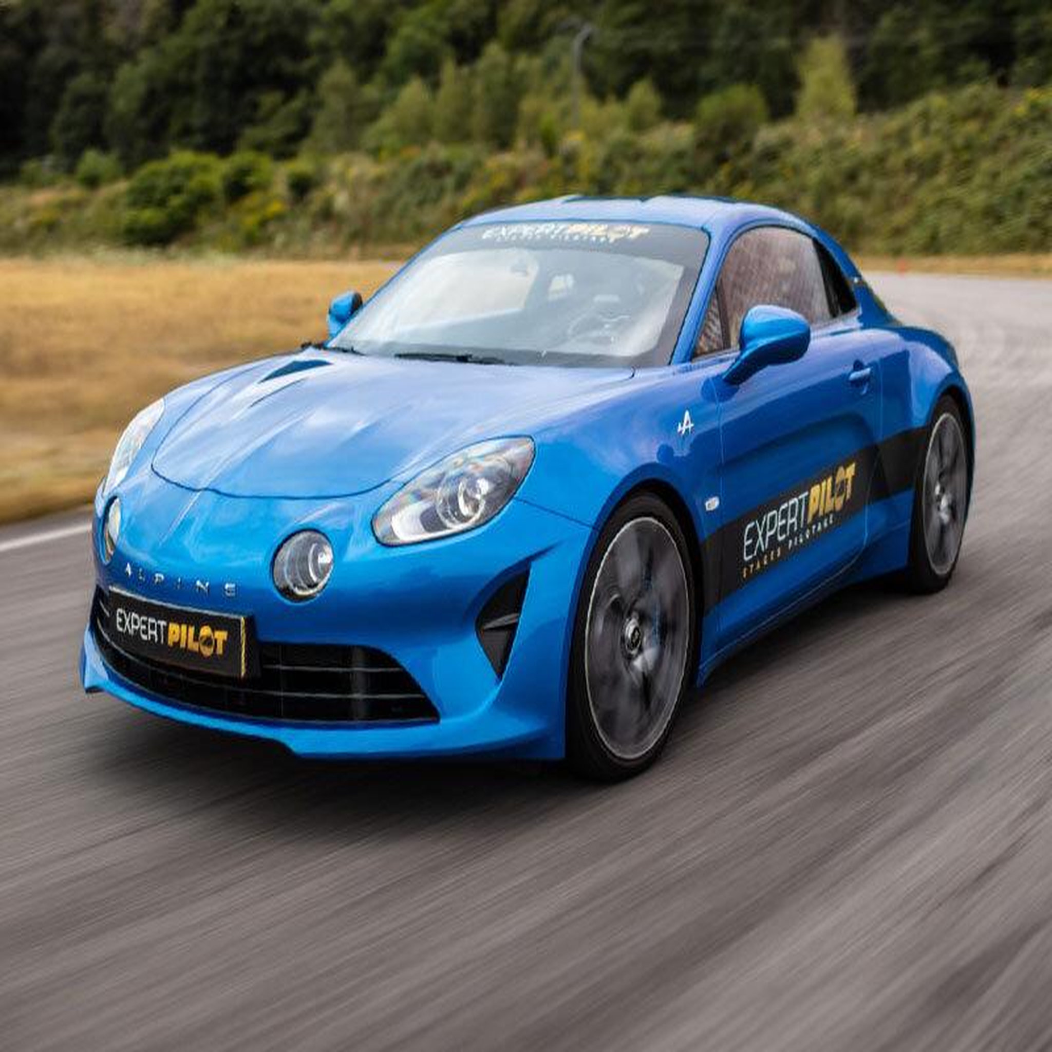 Voir la diapositive 4 : Smartbox Stage de pilotage : 6 tours sur le circuit de Chambley en Alpine A110 et Ferrari 488 GTB - Coffret Cadeau Sport & Aventure