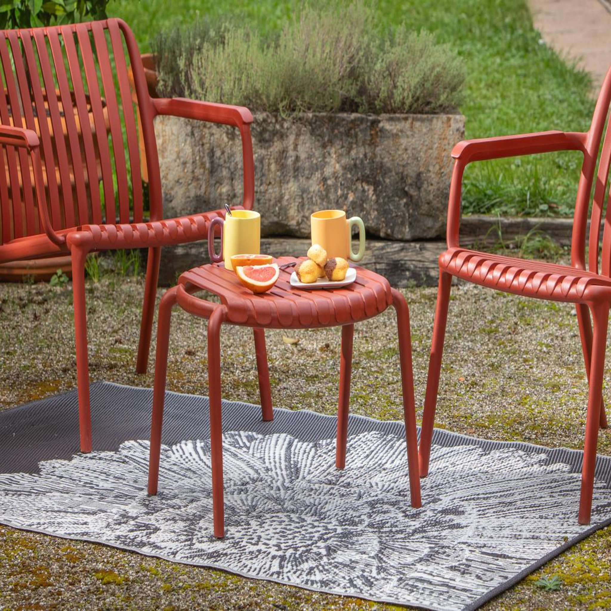 Voir la diapositive 2 : Jardiline Table basse de jardin ronde en résine PP 50 % recyclé Joysxee- Ø50 cm - Terracotta - Jardiline