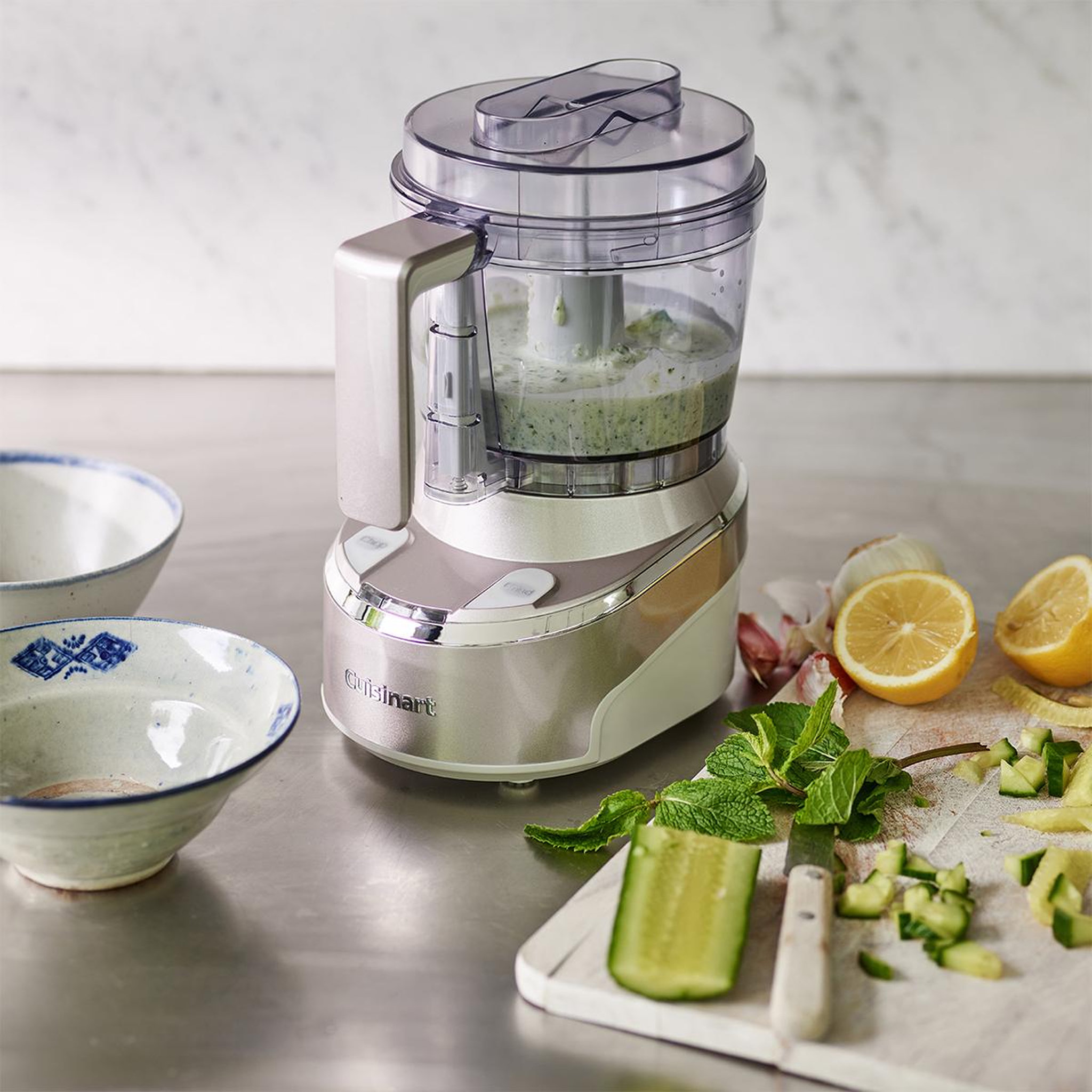 Voir la diapositive 3 : Cuisinart Mini préparateur sans fil 0.9l - RMC100E