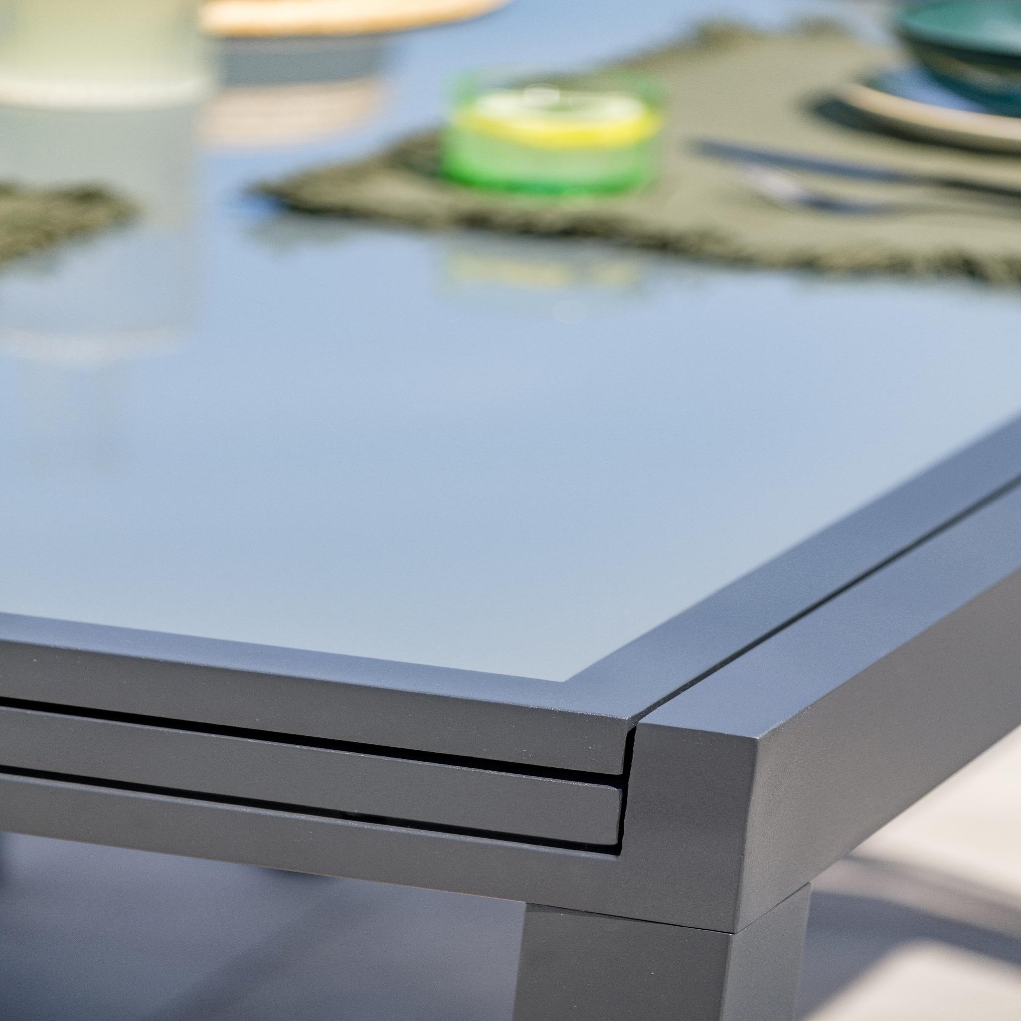 Voir la diapositive 4 : DCB GARDEN Ensemble repas en aluminium et plateau verre (6 places)