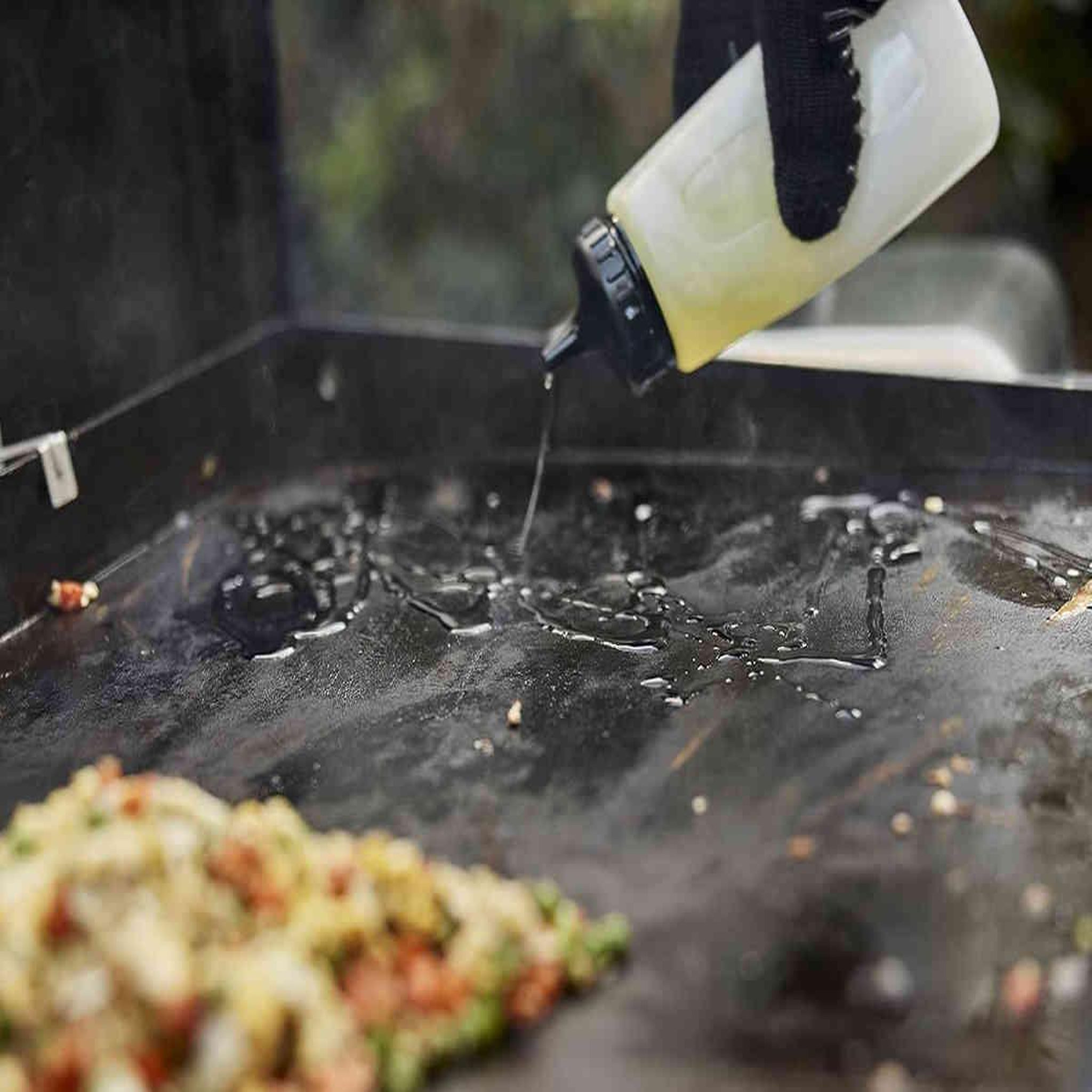 Voir la diapositive 2 : Weber 2 flacons souples pour plancha - weber
