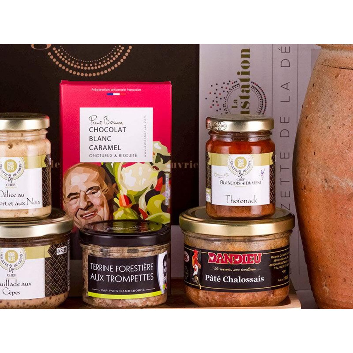 Smartbox Coffret 7 services livré à domicile : produits de sélection MOF, terrines et vin - Coffret Cadeau Gastronomie