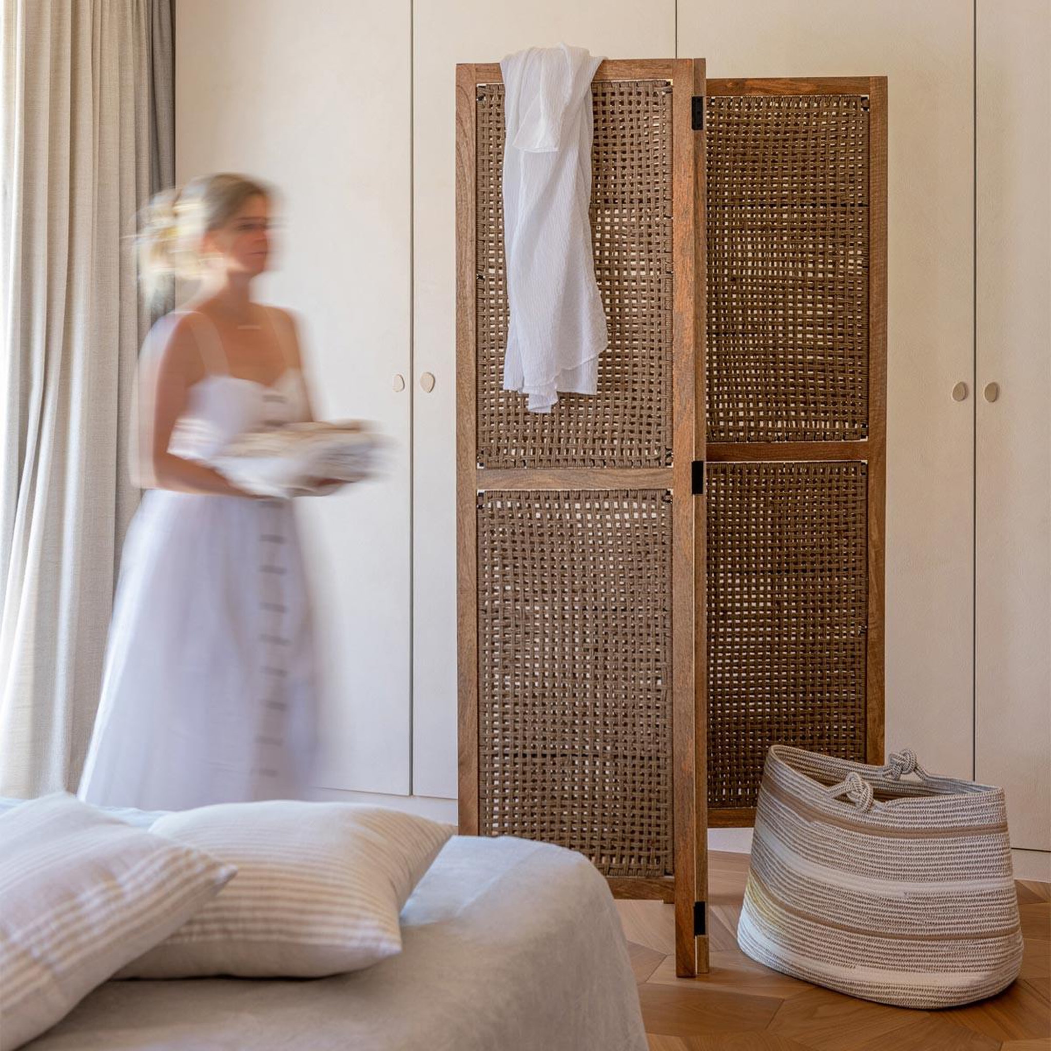 Voir la diapositive 4 : J-LINE Paravent en bois  roseau  180cm naturel