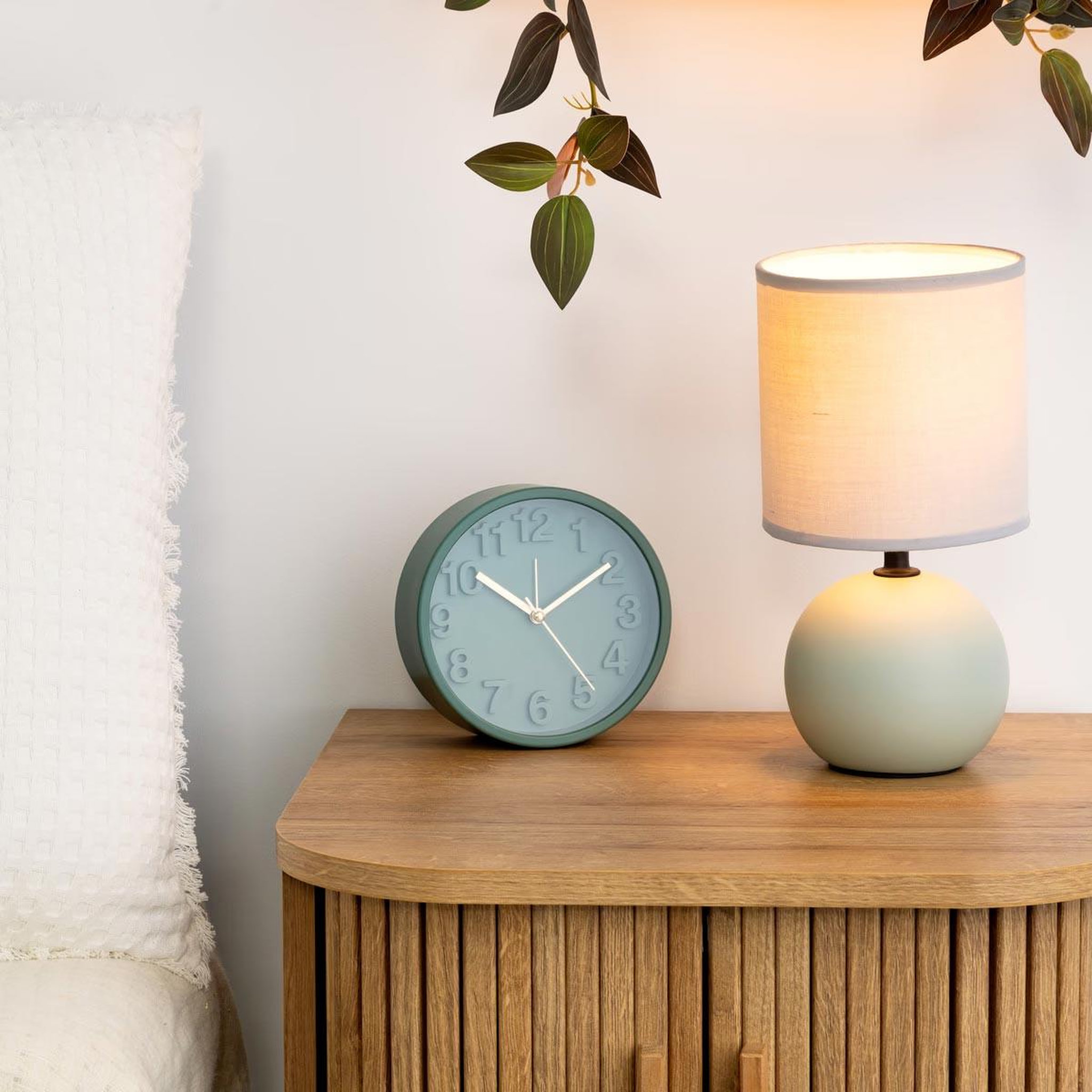 Voir la diapositive 2 : ATMOSPHERA Lampe à poser céramique  boule  25cm gris mat