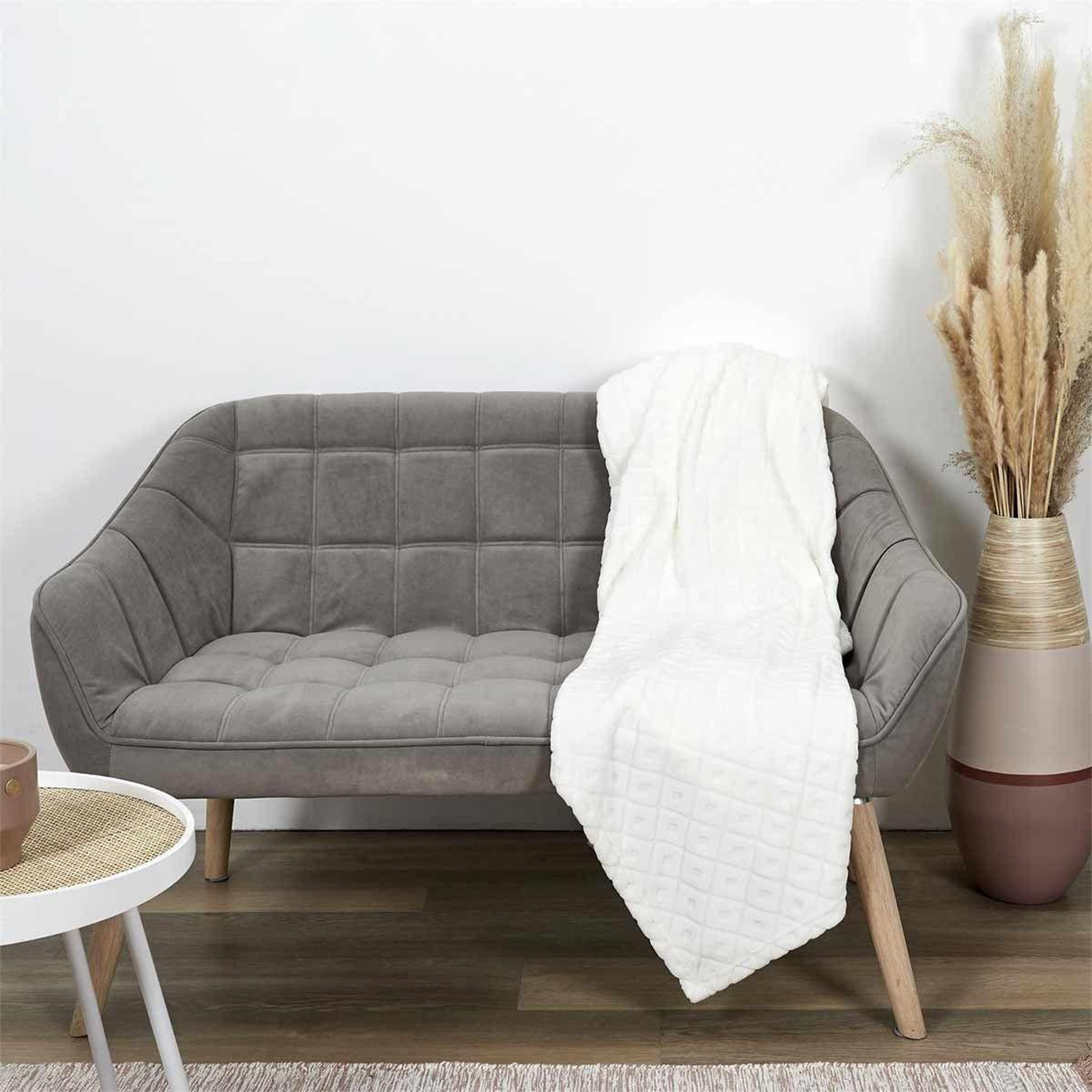 Voir la diapositive 4 : The Home Deco Factory Plaid déco  embossé  140x200cm beige