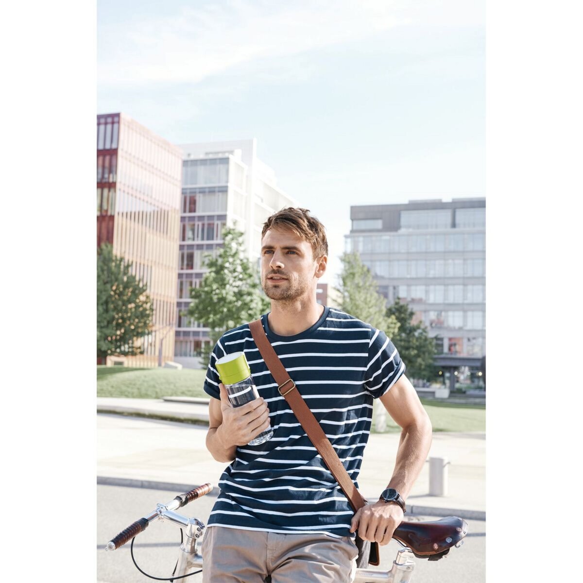 BRITA Gourde filtrante transparente verte +  1 filtre MicroDisc inclus         