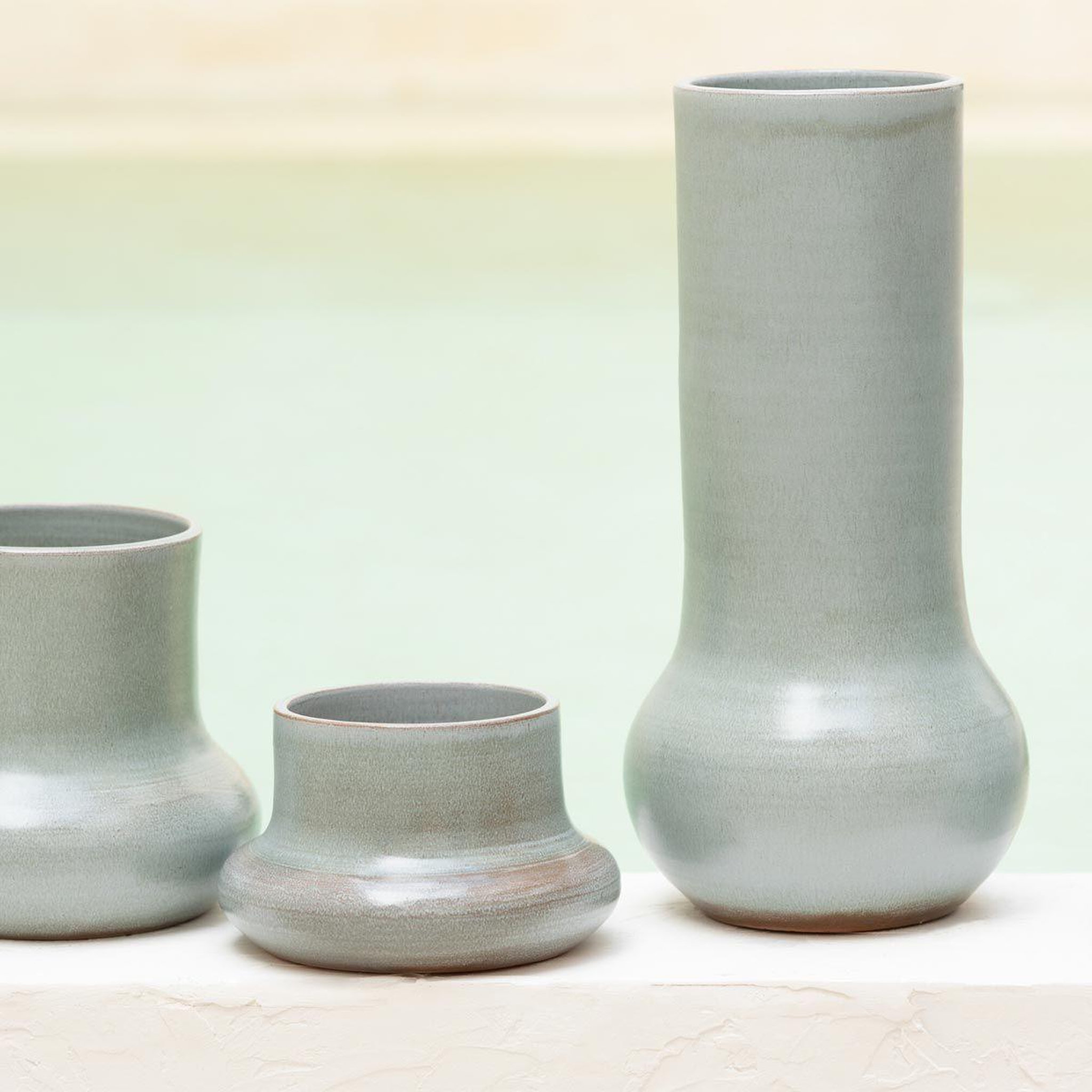 Voir la diapositive 4 : J-LINE Vase en céramique  organique  40cm vert