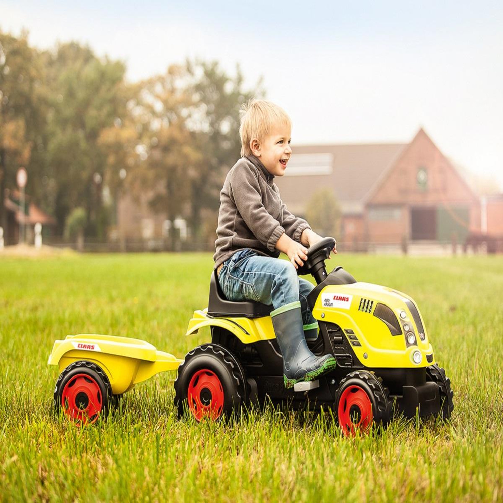 Voir la diapositive 5 : SMOBY Tracteur Claas farmer XL vert et sa remorque