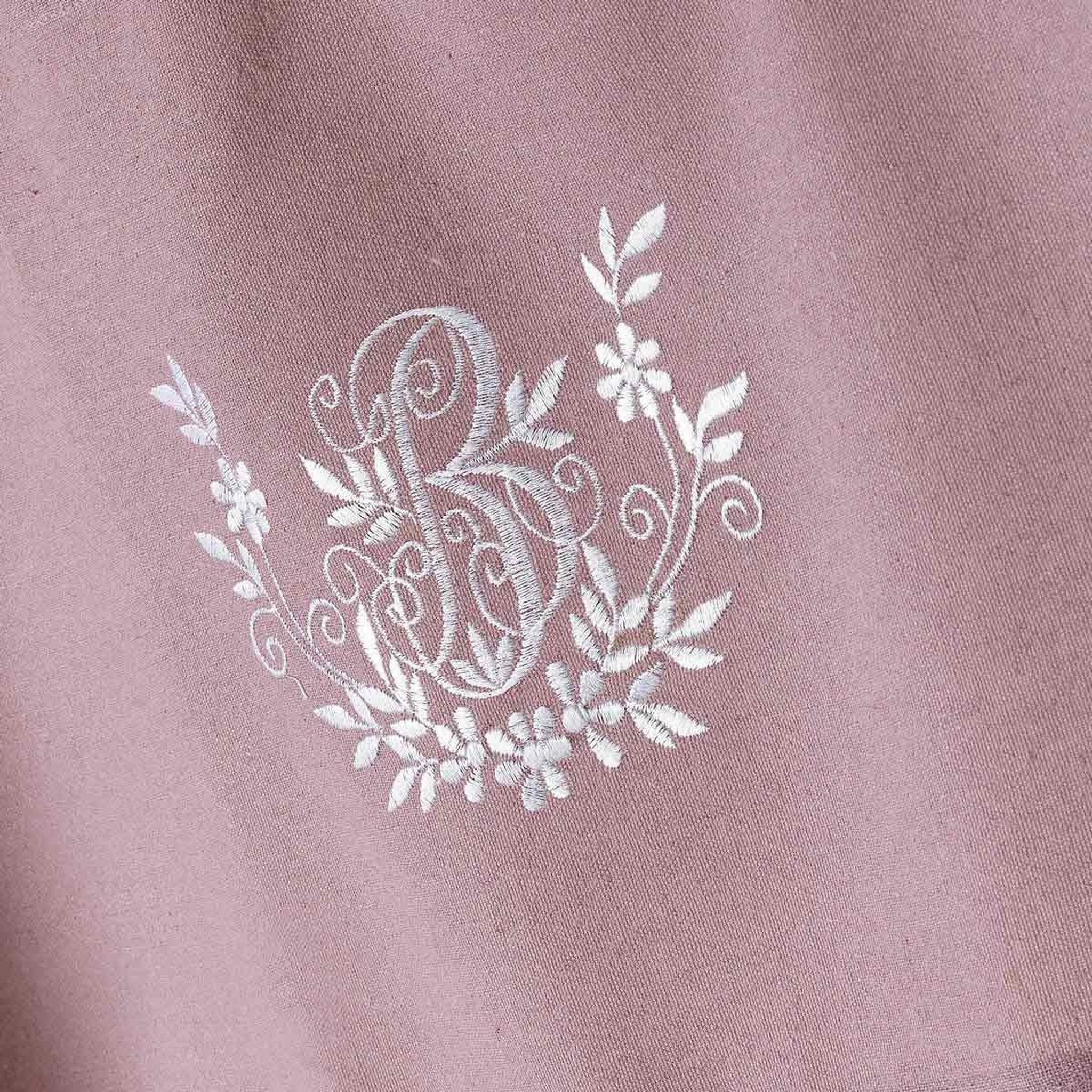 Voir la diapositive 2 : Douceur d'Intérieur Nappe brodée  bonheur  140x240cm rose
