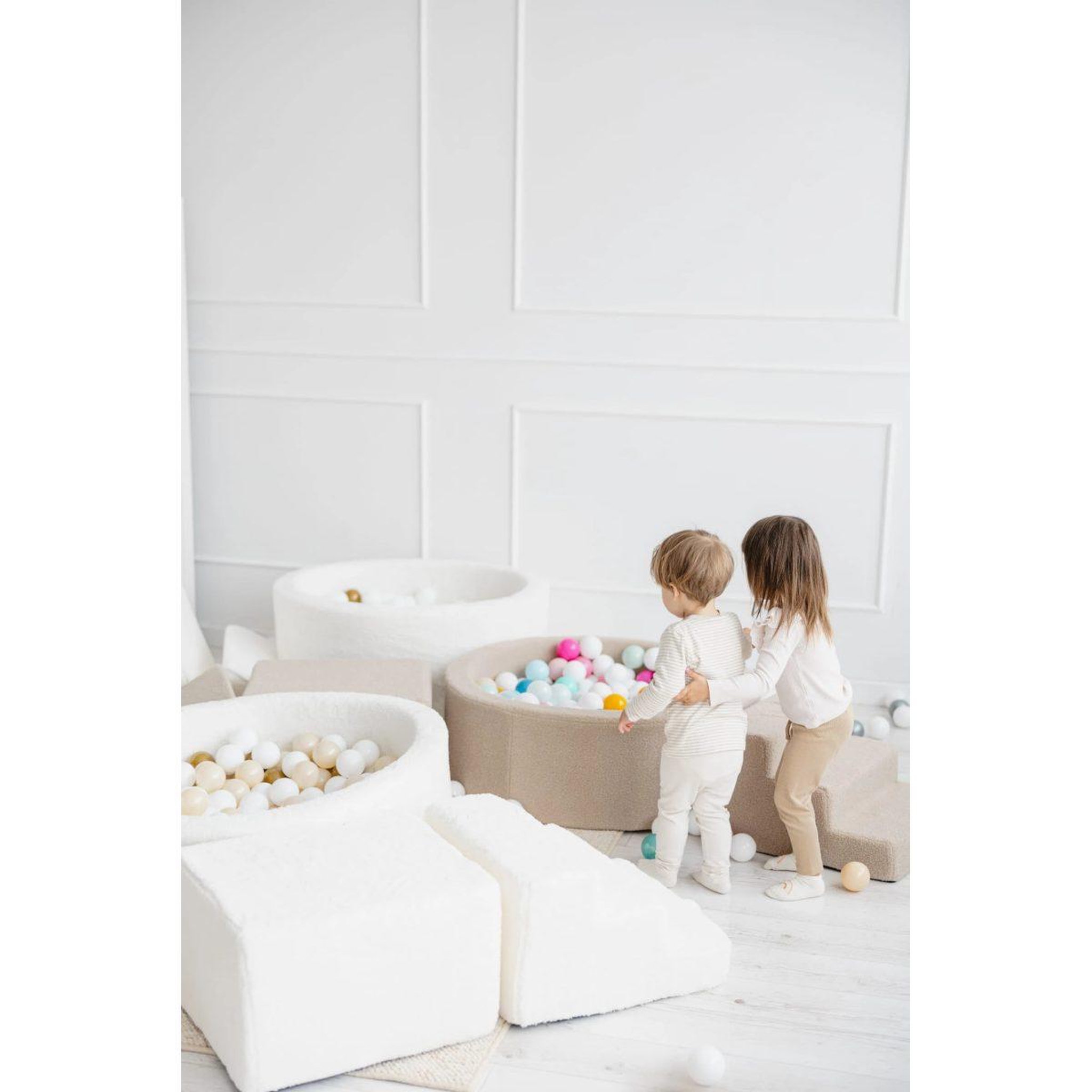 Voir la diapositive 5 : MONIO FOR KIDS Piscine à balles ronde 90 x 40 cm avec 200 balles — Gris clair