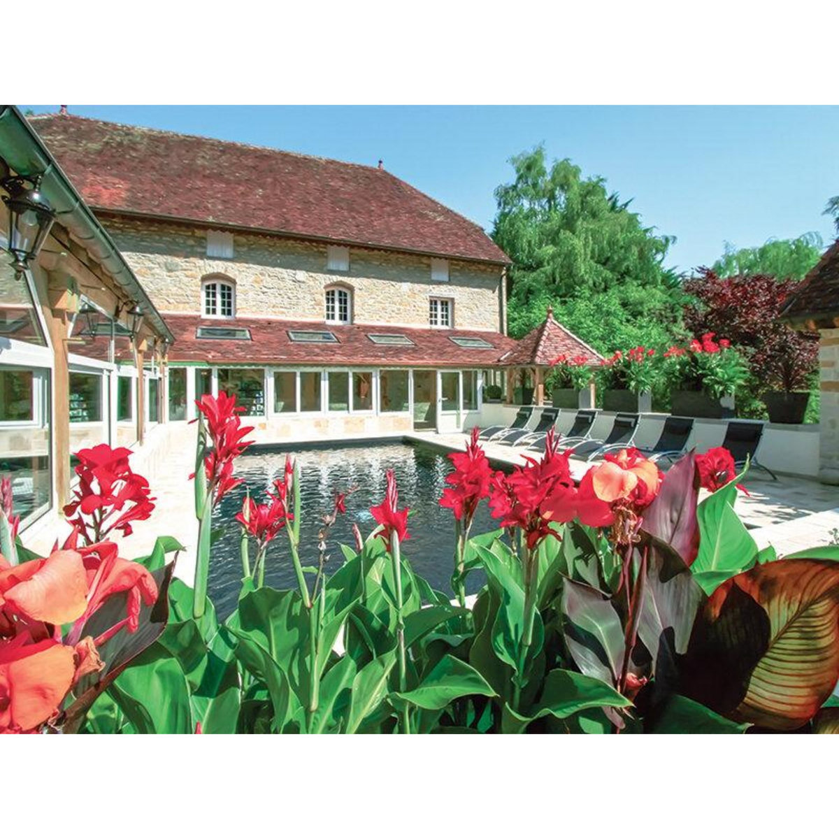 Smartbox 2 jours en suite avec accès au bain bouillonnant dans un hôtel 4* près de Besançon - Coffret Cadeau Séjour