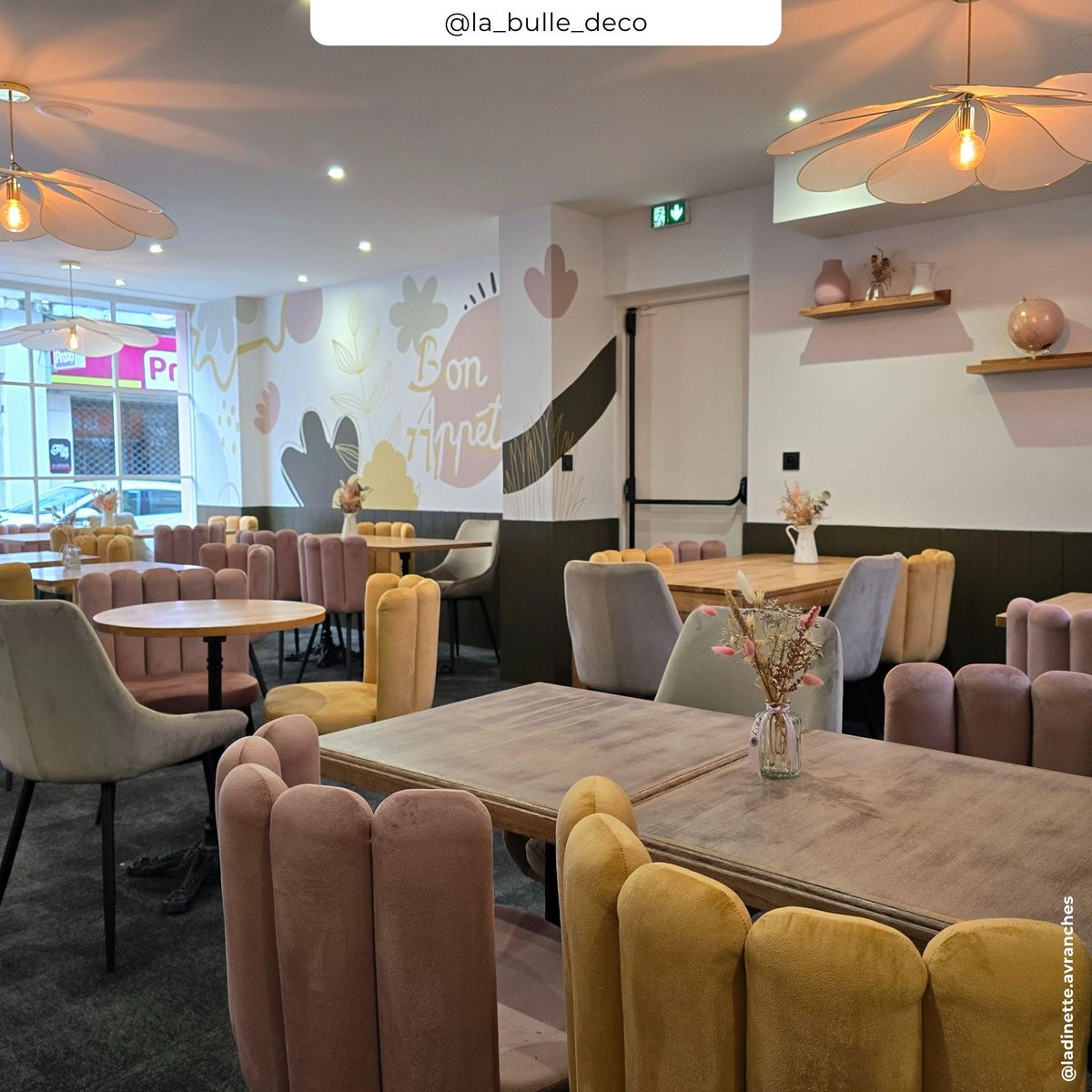 Rendez vous déco Lot de 2 chaises en velours noir et pieds en métal noir - Rosy