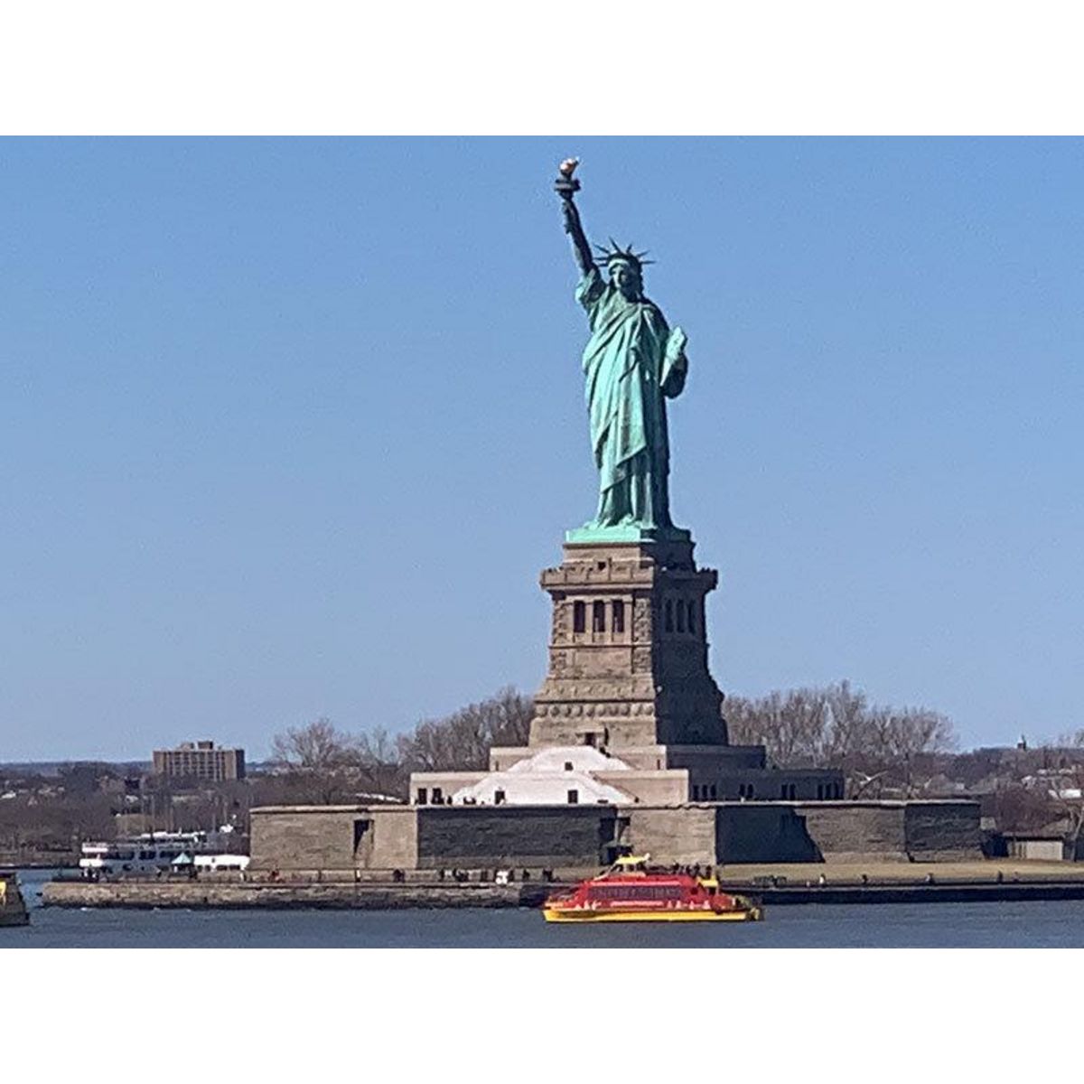 Smartbox Visite guidée d'Ellis Island et de la statue de la Liberté à New-York - Coffret Cadeau Sport & Aventure