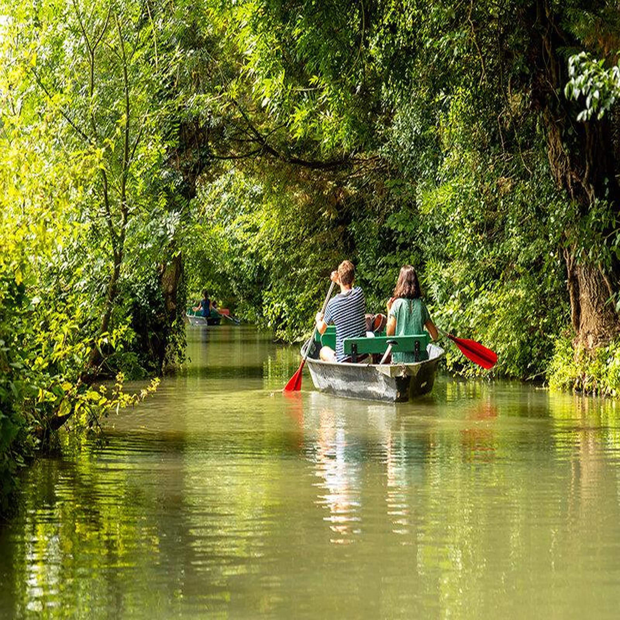 Voir la diapositive 5 : Smartbox Vol en montgolfière au-dessus du marais poitevin avec visite en barque pour 2 personnes - coffret cadeau sport & aventure