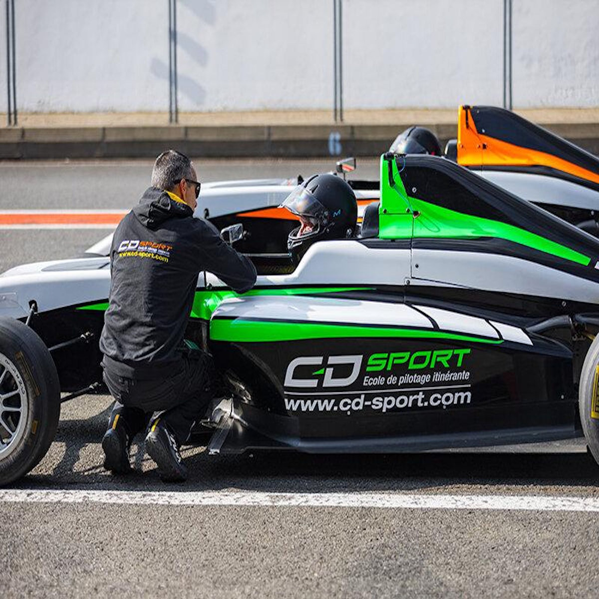 Smartbox Stage de pilotage monoplace : 20 tours sur le circuit de La Ferté-Gaucher en Formule 4 Tatuus - Coffret Cadeau Sport & Aventure