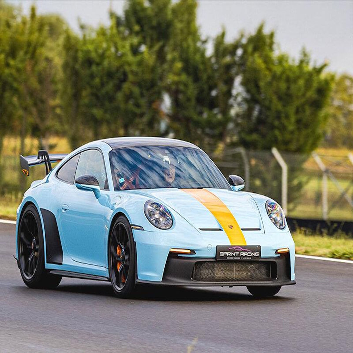 Smartbox Stage de pilotage multivolant : 2 tours en Porsche Cayenne et 2 tours en Porsche 992 GT3 sur le circuit du Var - Coffret Cadeau Sport & Aventure