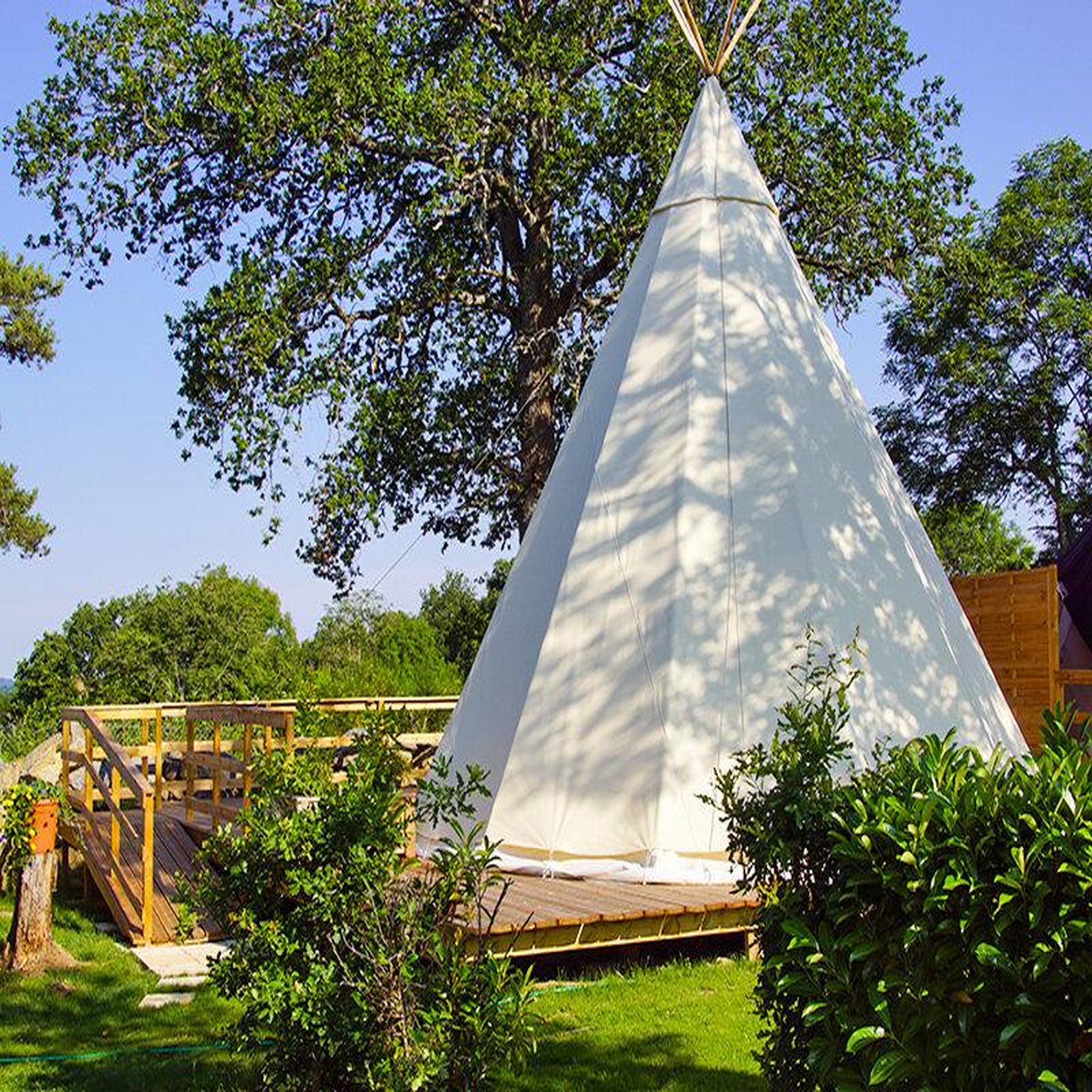 Voir la diapositive 4 : Smartbox 3 jours insolites en tipi indien près de clermont-ferrand - coffret cadeau séjour