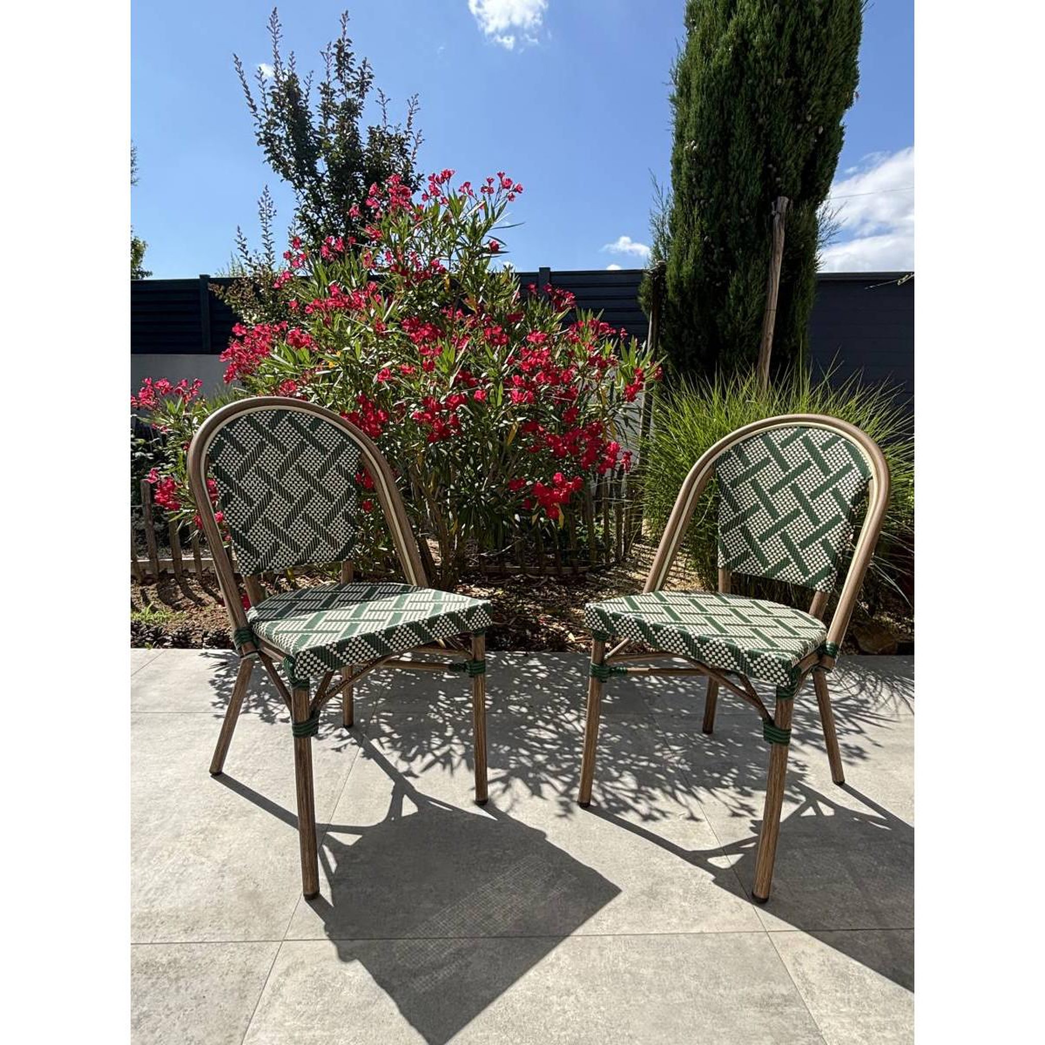 Voir la diapositive 6 : Paris Prix Ensemble table de jardin en terrazzo & 2 chaises  bistro  60cm vert