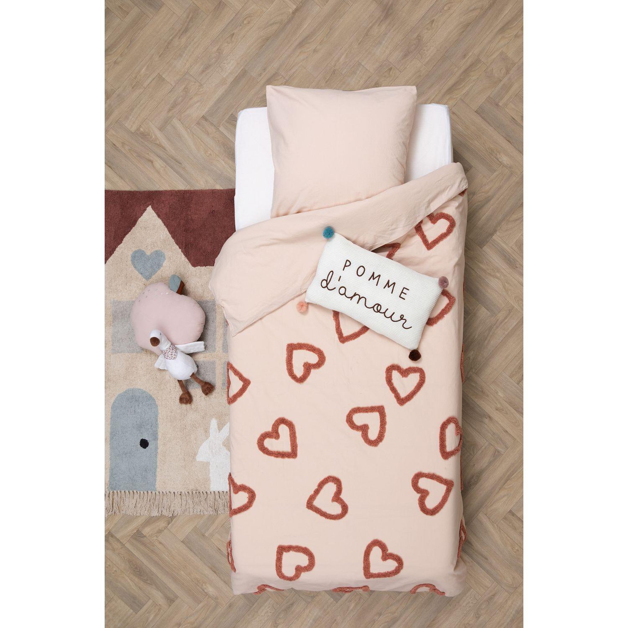 Voir la diapositive 3 : ATMOSPHERA Parure de lit enfant amour en coton tufté - 140 x 200 cm