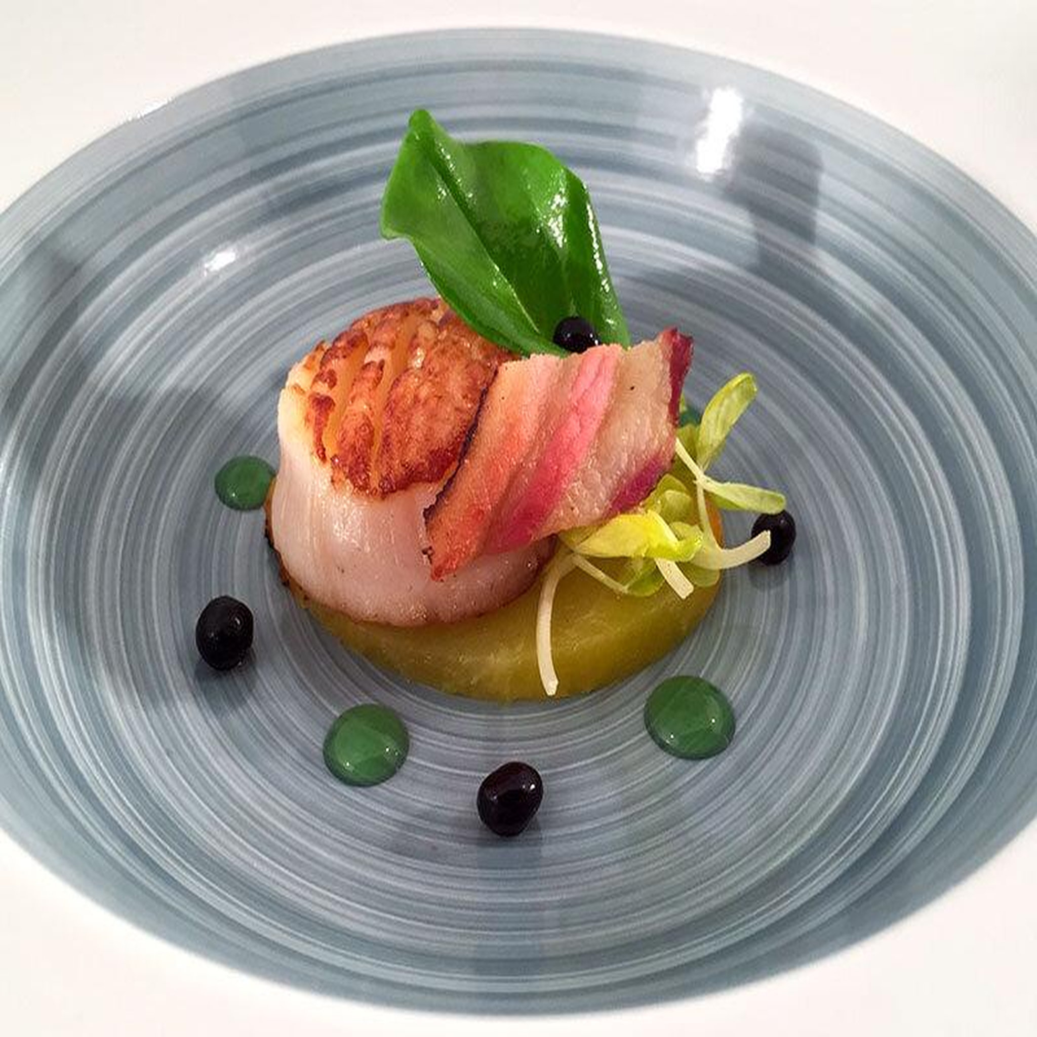 Voir la diapositive 3 : Smartbox Repas gourmand à 3 plats au restaurant d'un hôtel 4* sur l'île de ré - coffret cadeau gastronomie